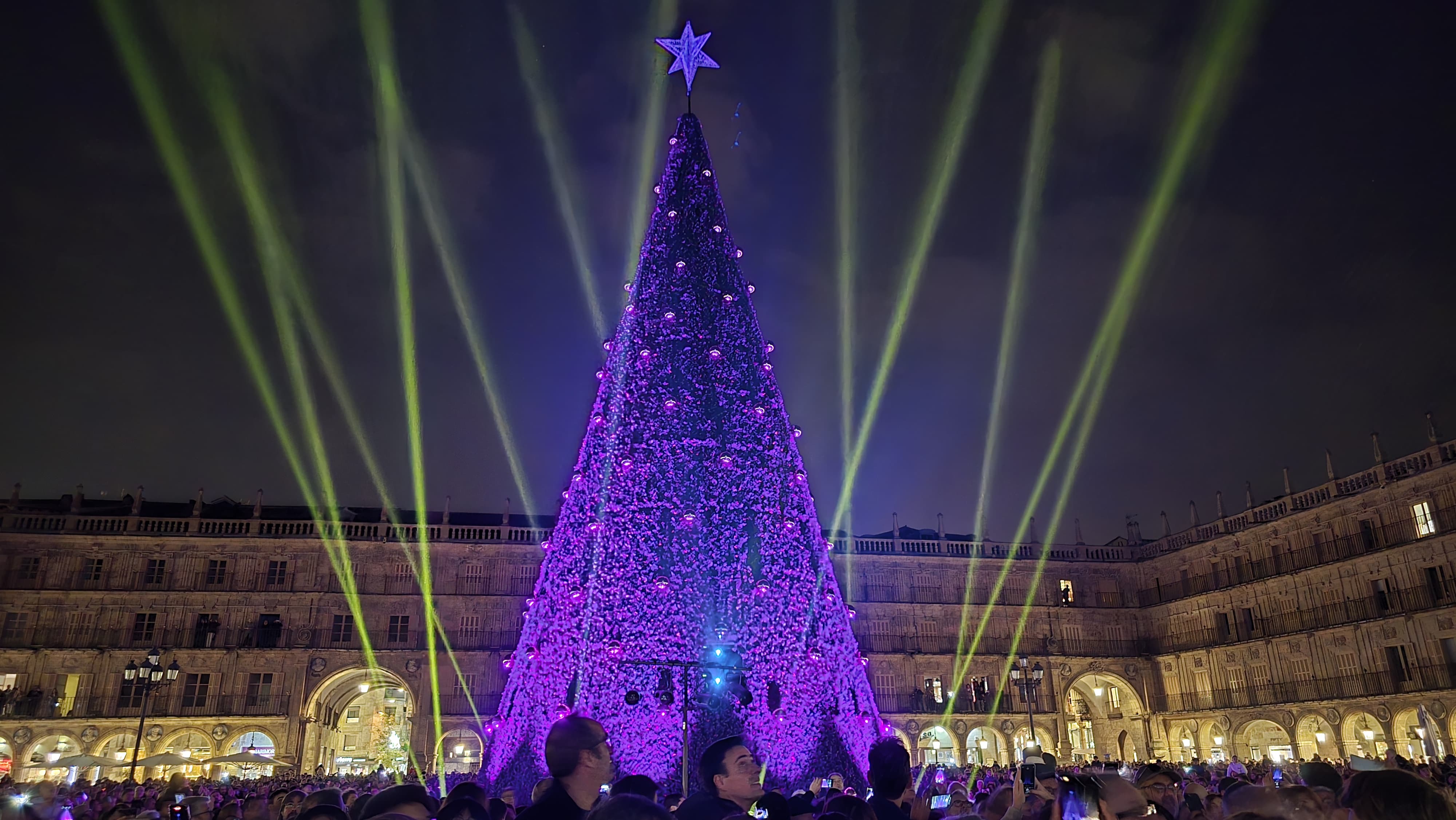 Inauguración iluminación navideña en la Plaza Mayor de Salamanca, noviembre 2024. Fotos Andrea M.