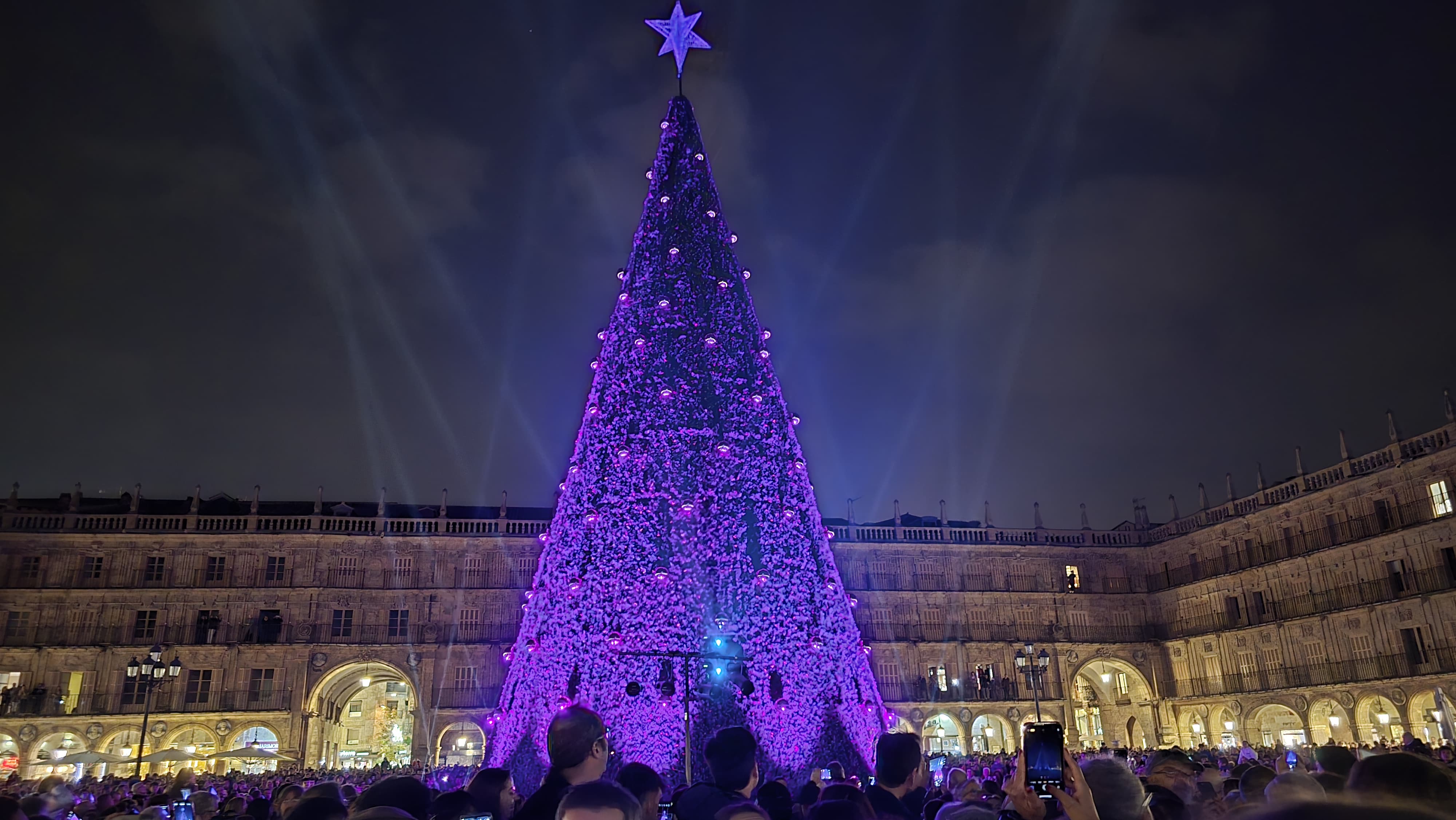 Inauguración iluminación navideña en la Plaza Mayor de Salamanca, noviembre 2024. Fotos Andrea M.