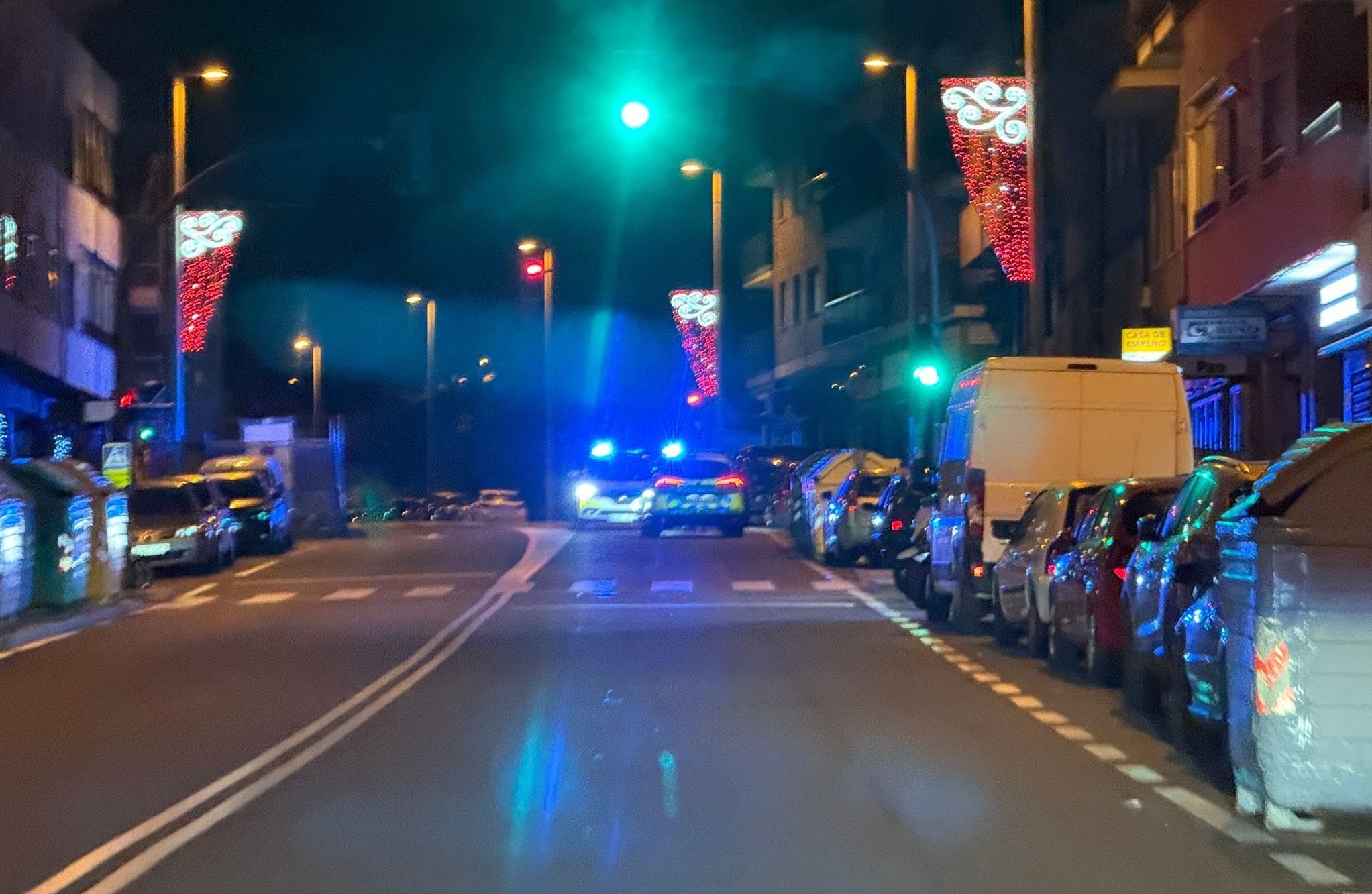 Dos patrullas de la Policía Local de Salamanca en la avenida de Portugal