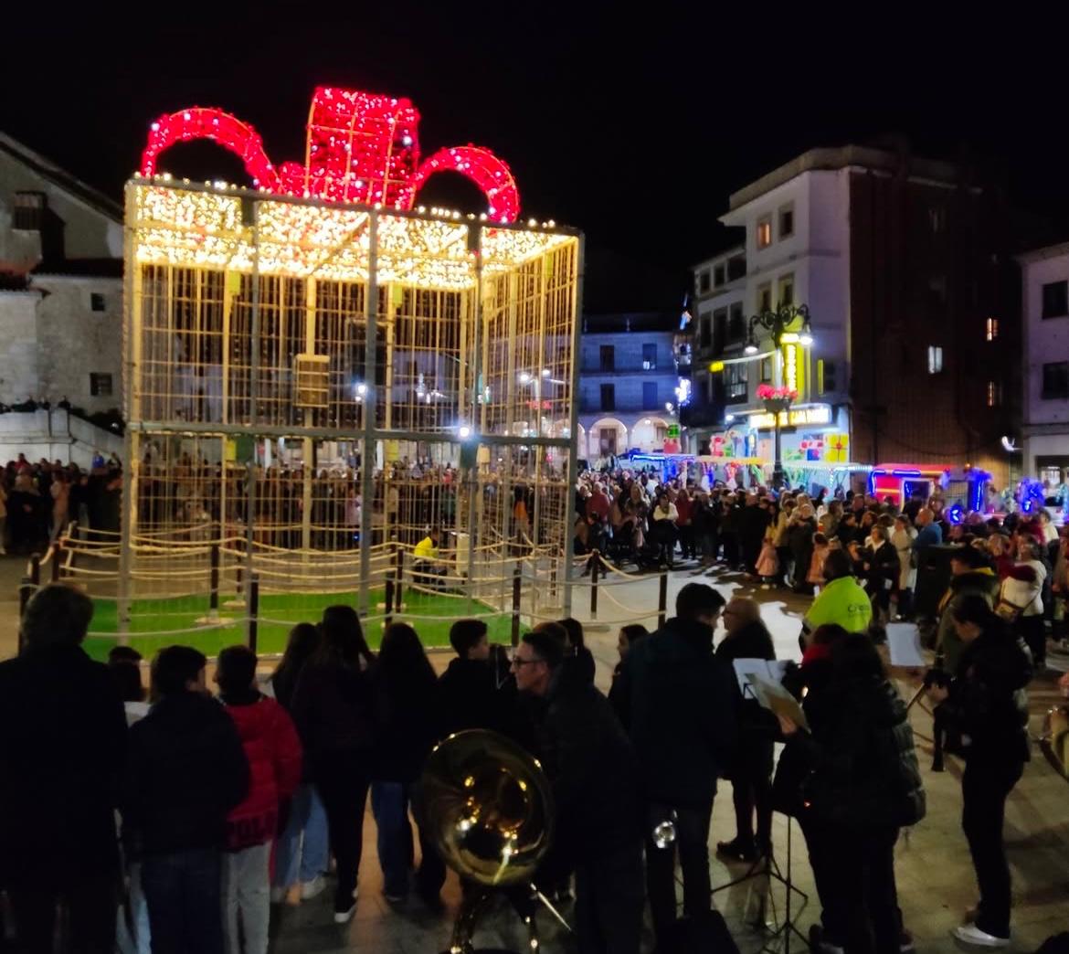 Encendido del alumbrado navideño en Béjar 2024. Fotos Redes Sociales Ayuntamiento de Béjar 