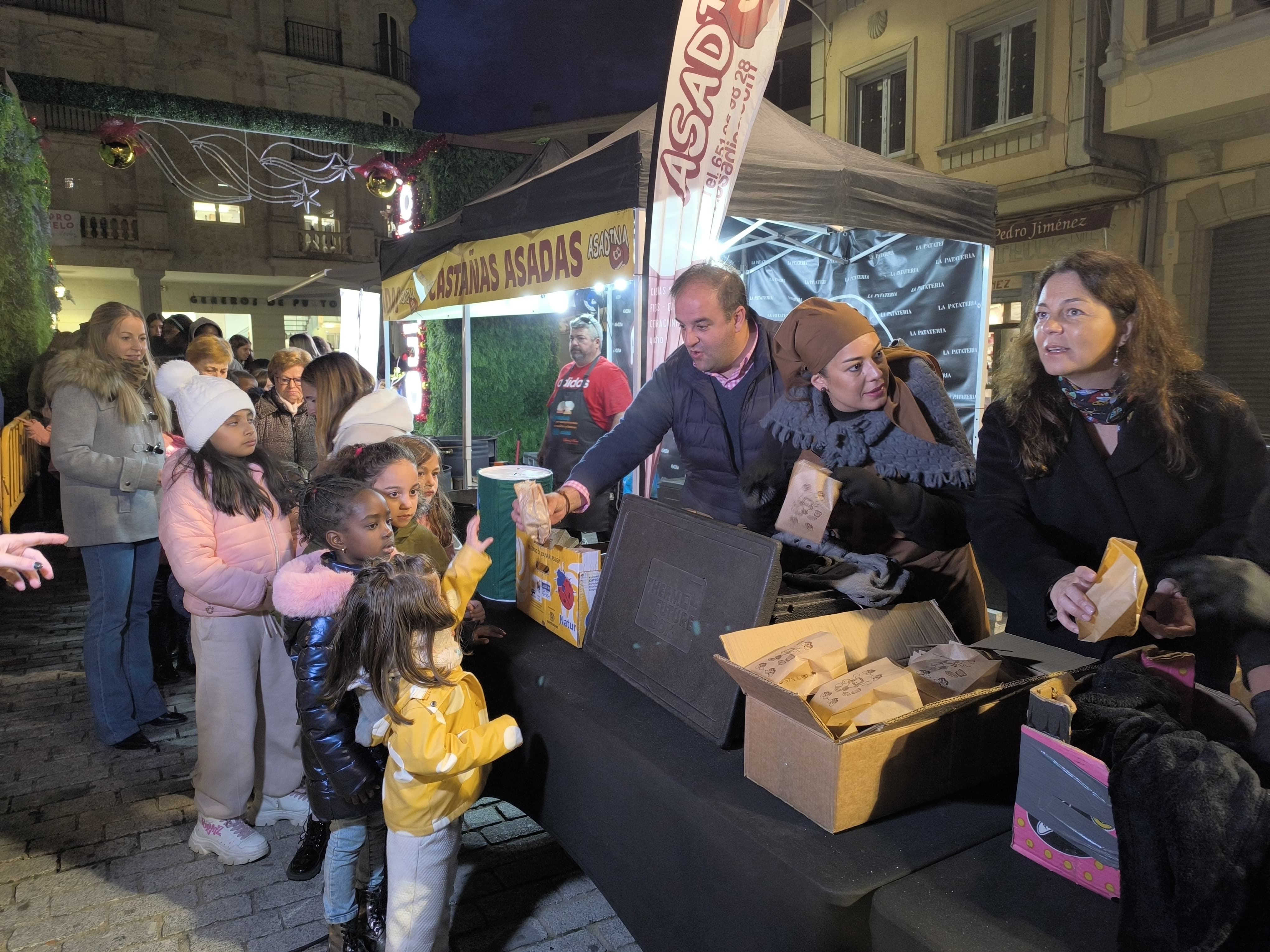 Guijuelo reparte 2.000 kilos de castañas asadas. Foto Ayuntamiento de Guijuelo