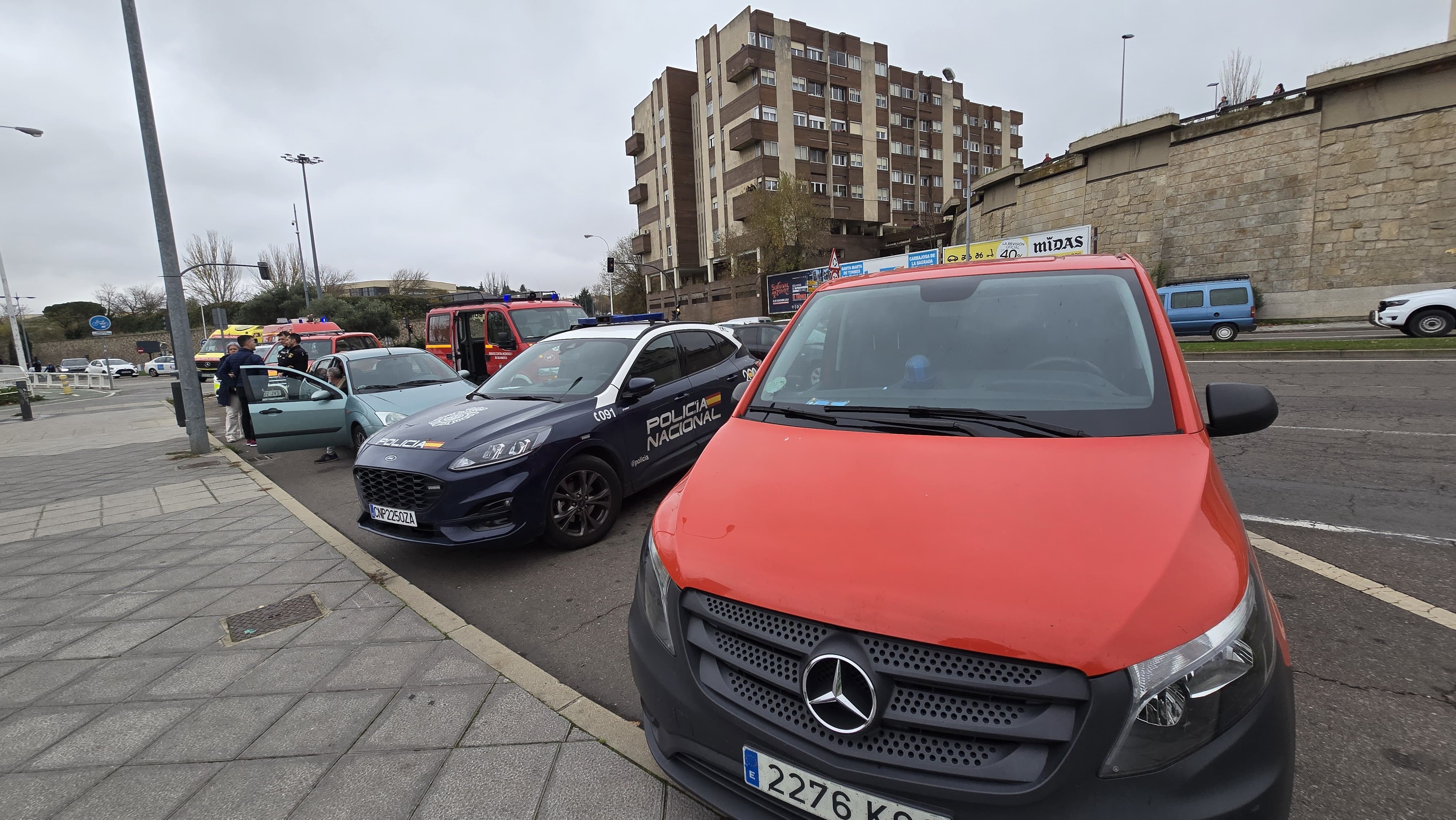 Amplio dispositivo de emergencias tras arrojars euna mujer al río Tormes