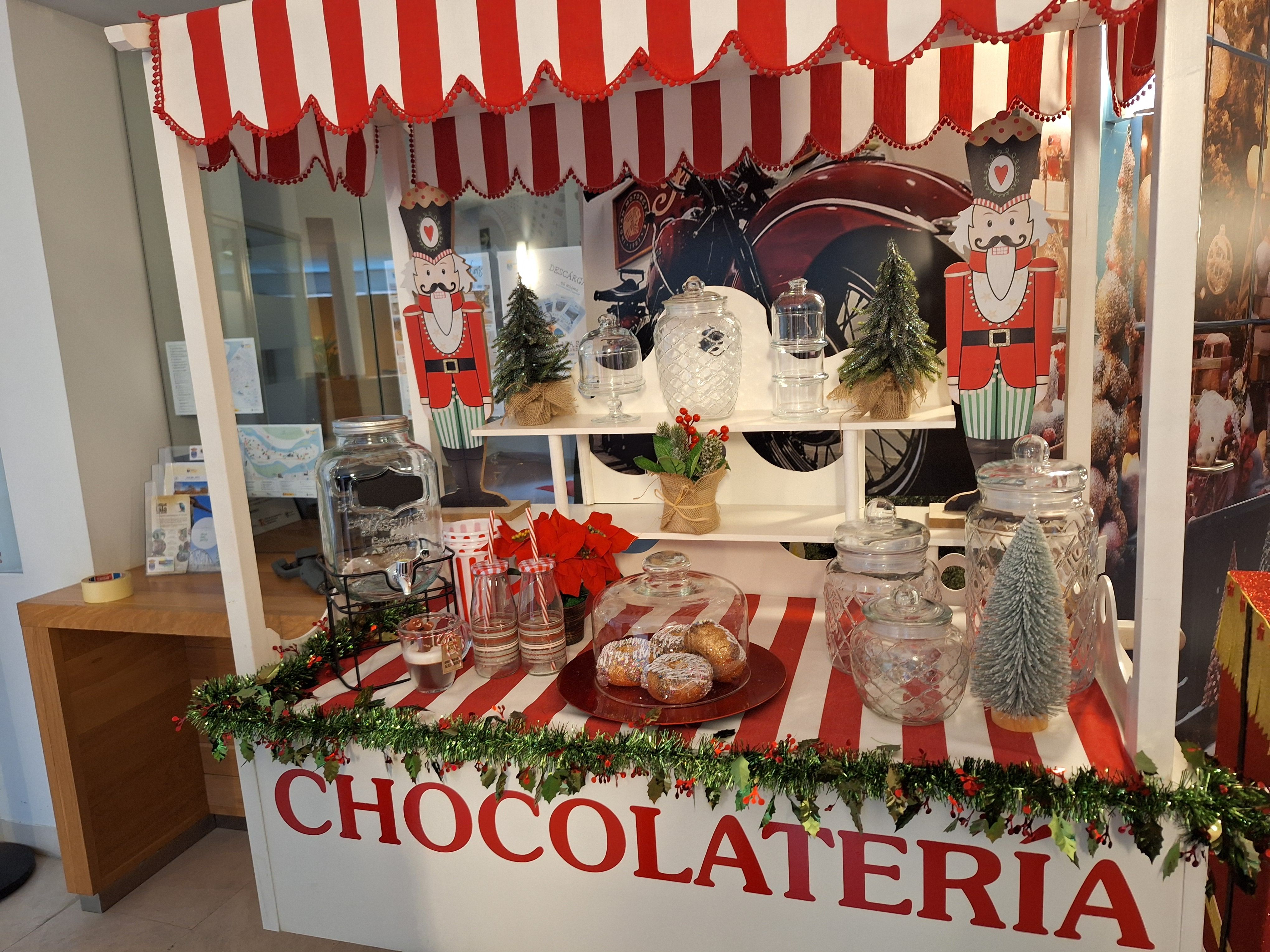 Belén Navideño y decoración tienda juguetes en el Ayuntamiento de Santa Marta