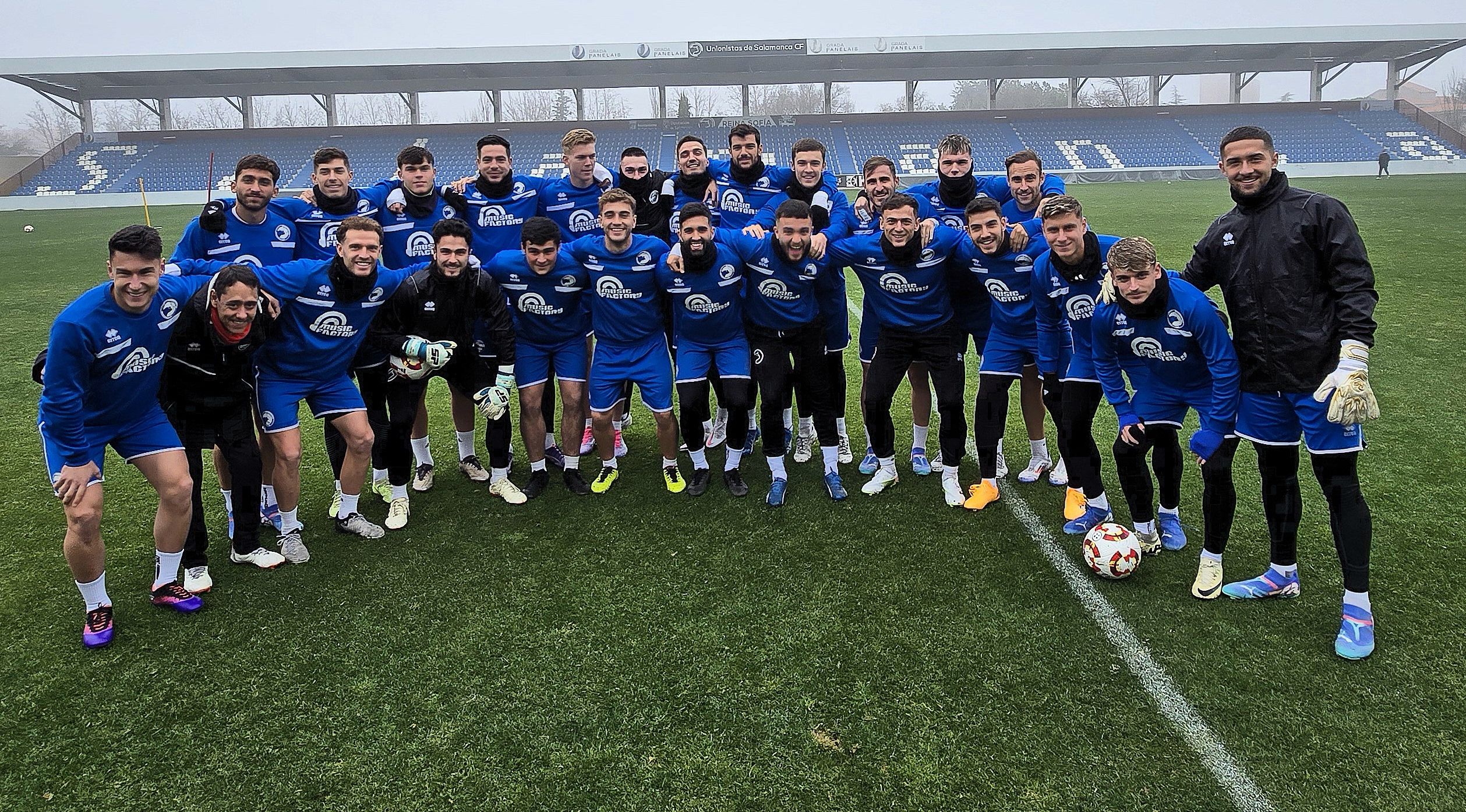 Plantilla de Unionistas en la previa ante el Rayo Vallecano | FOTO ANDREA MATEOS