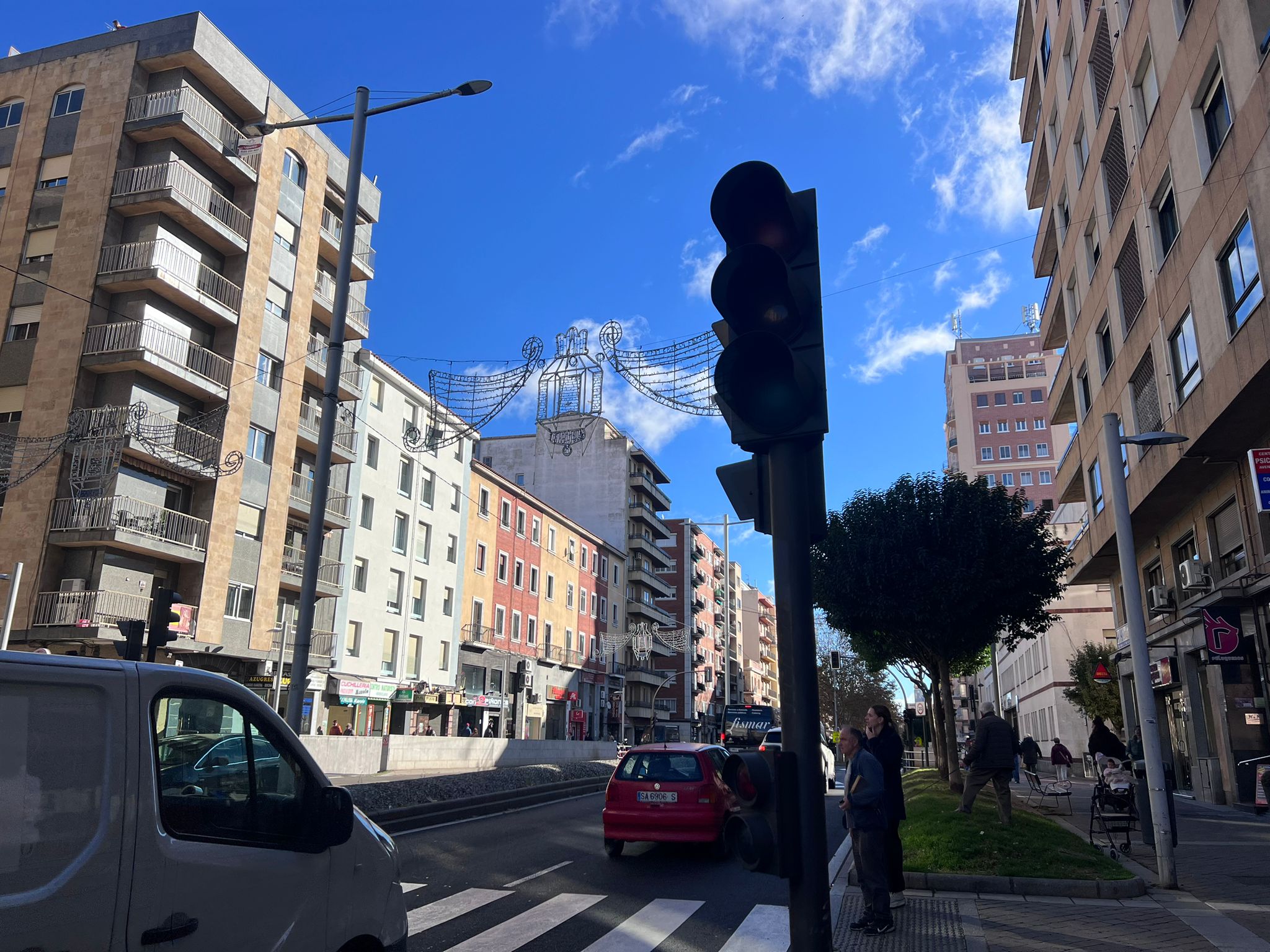 Semáforo estropeado en la avenida de Portugal 1 | FOTO SALAMANCA24HORAS.COM