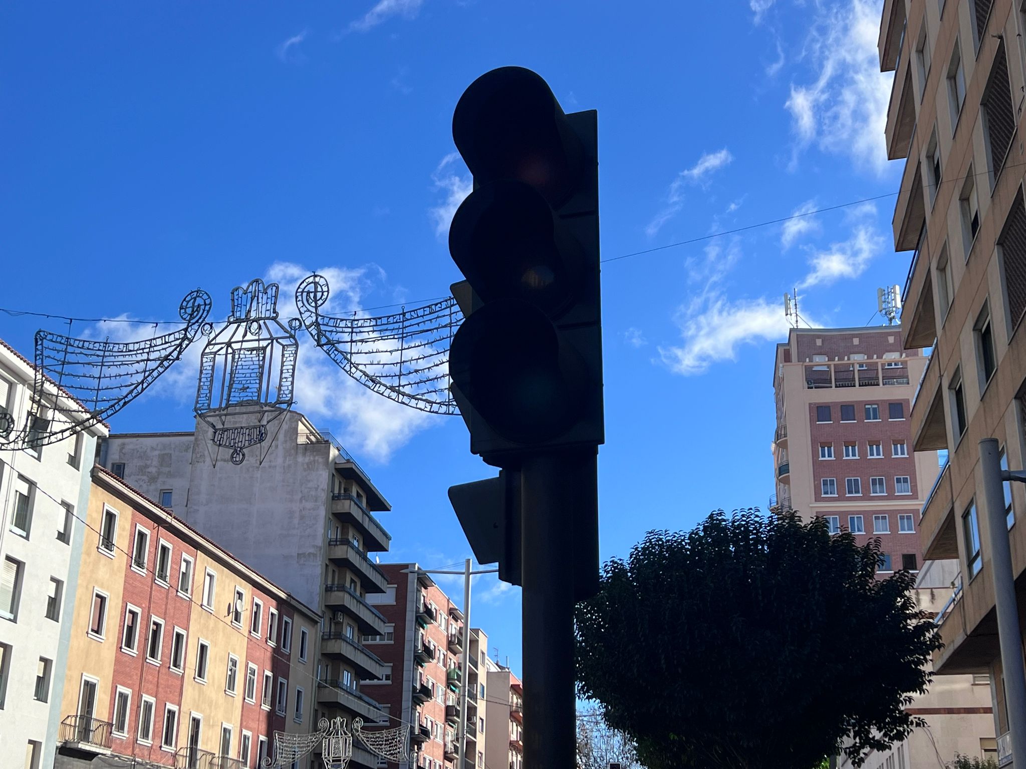 Semáforo estropeado en la avenida de Portugal 2 | FOTO SALAMANCA24HORAS.COM