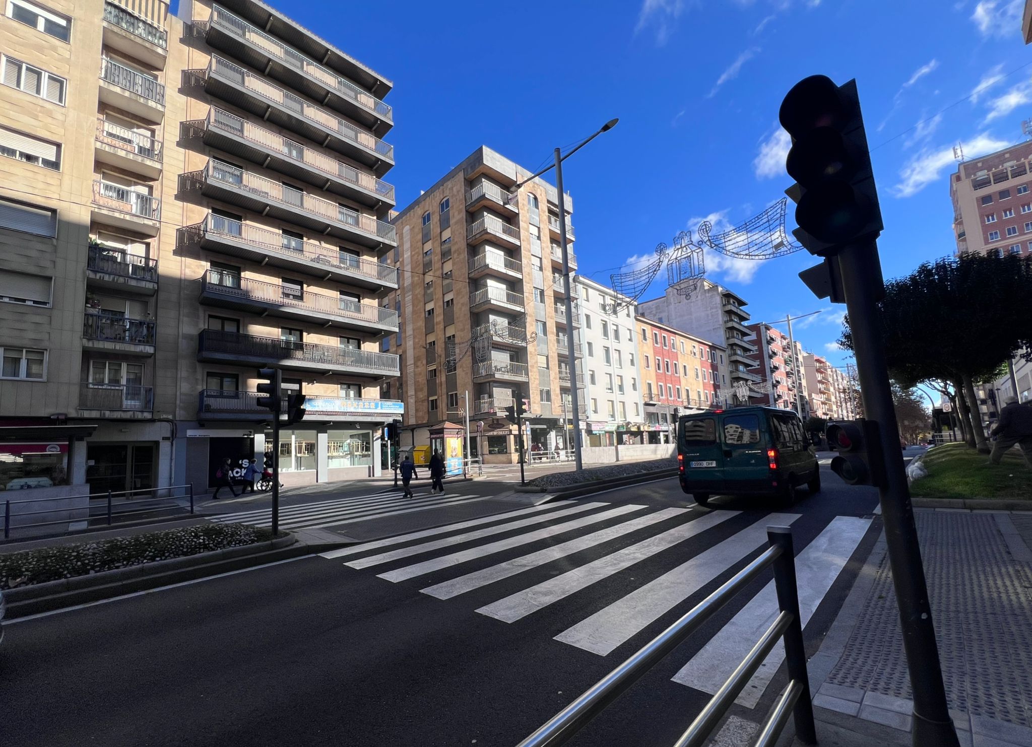 Semáforo estropeado en la avenida de Portugal 5 | FOTO SALAMANCA24HORAS.COM