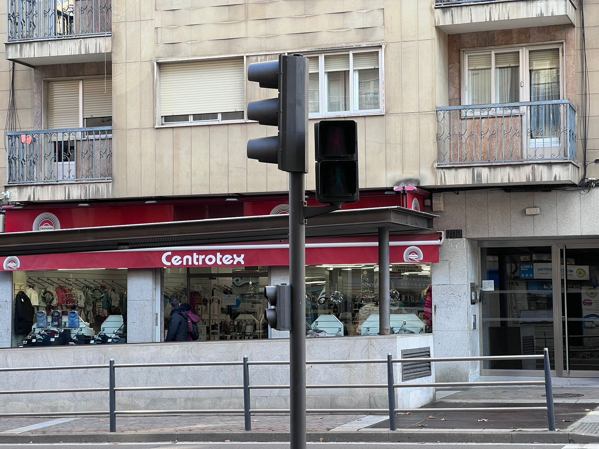 Semáforo estropeado en la avenida de Portugal 6 | FOTO SALAMANCA24HORAS.COM