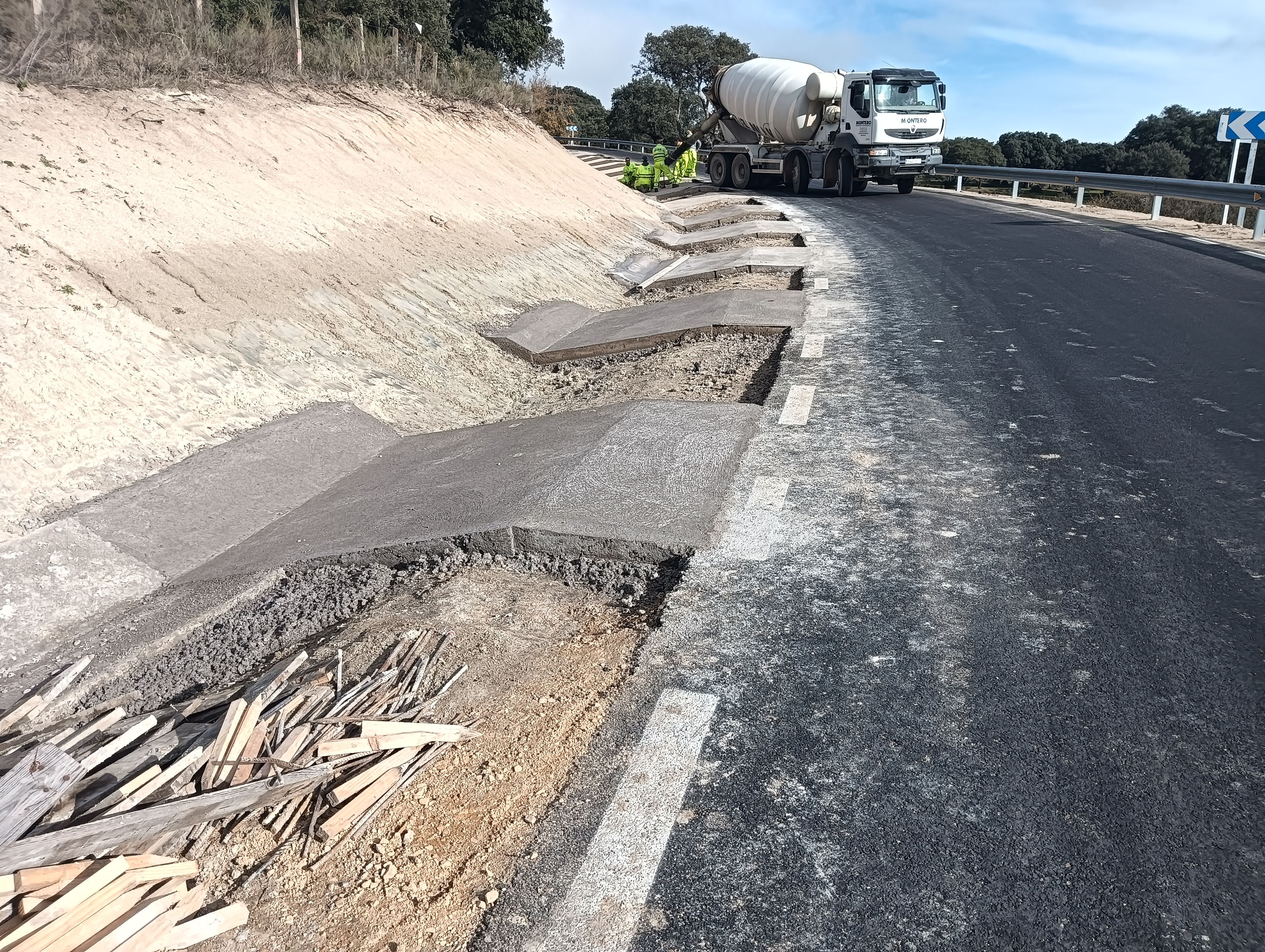 La Diputación de Salamanca reabre “sin terminar las obras, sin señalizar y sin restricciones” al tráfico de vehículos la carretera de Boada a Retortillo