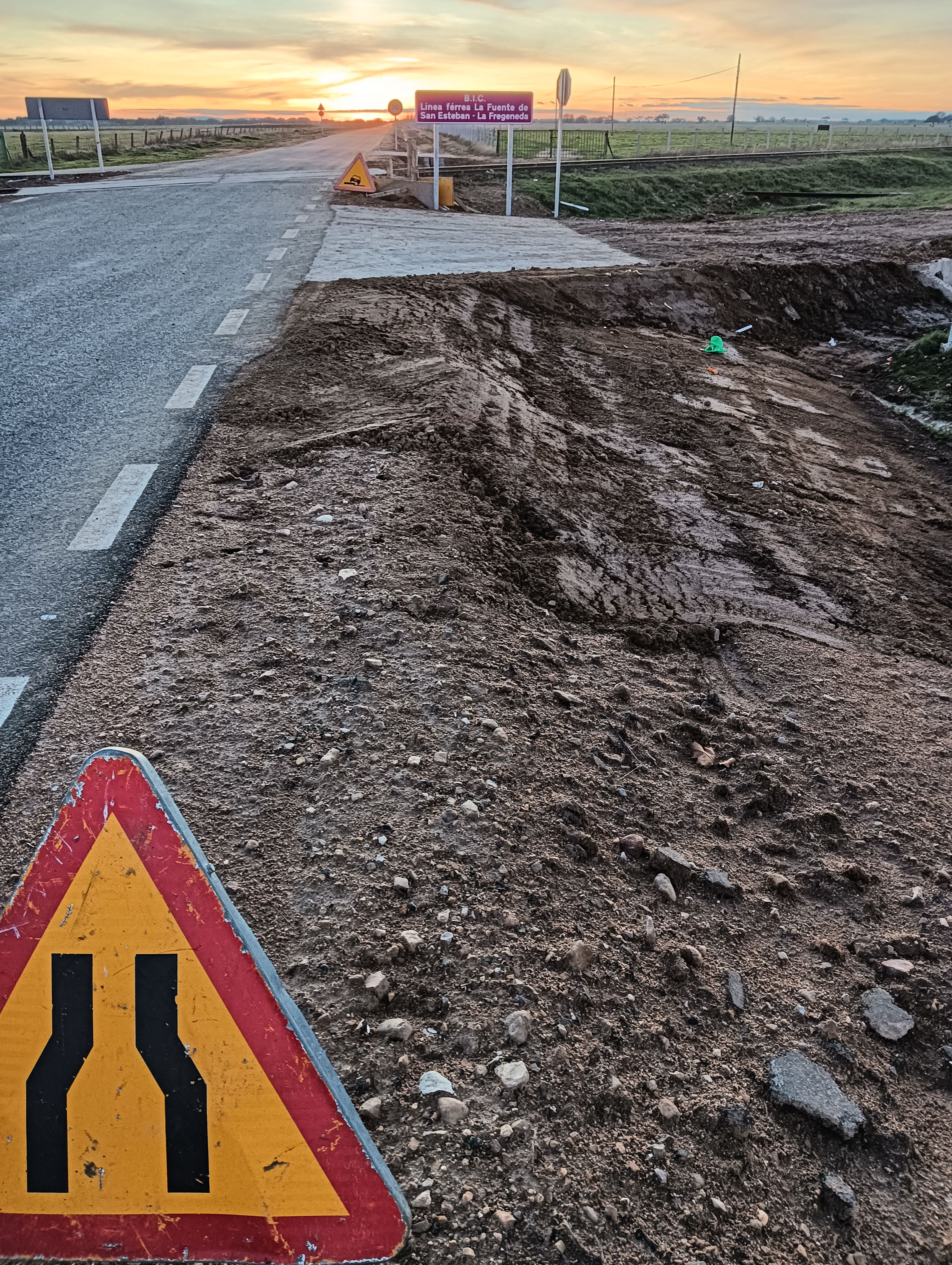 La Diputación de Salamanca reabre “sin terminar las obras, sin señalizar y sin restricciones” al tráfico de vehículos la carretera de Boada a Retortillo