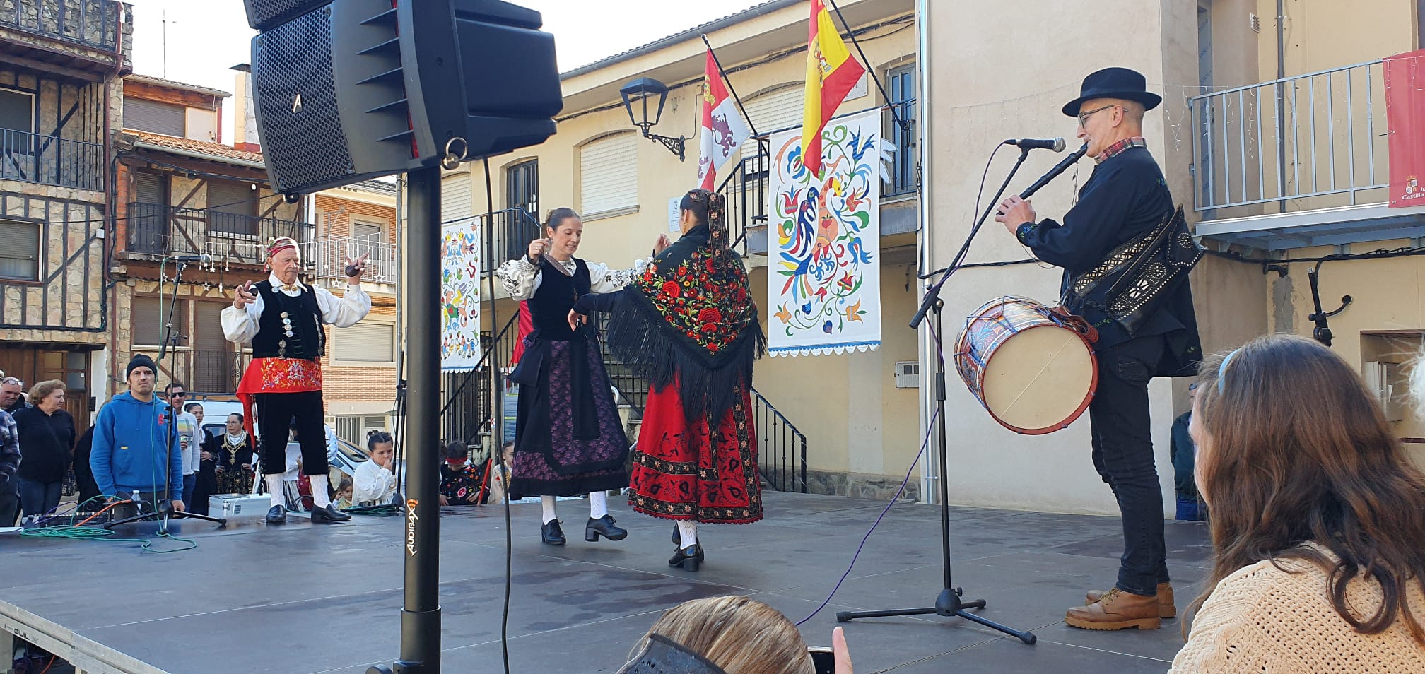 Música tradicional con tamboriles en Garcibuey 