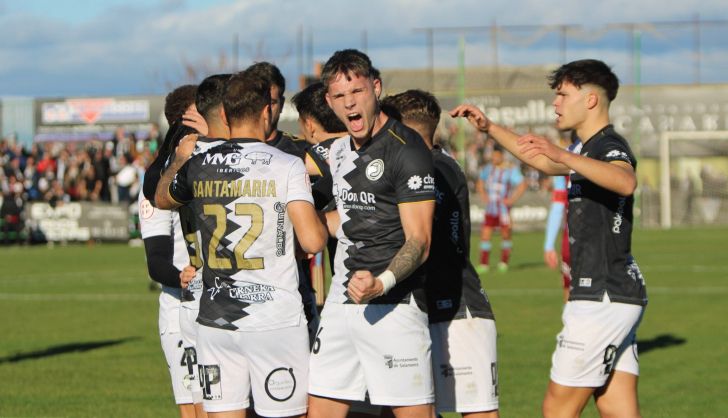 Mikel Serrano celebra con rabia el 0 1 de Dani García | FOTO UNIONISTAS CF