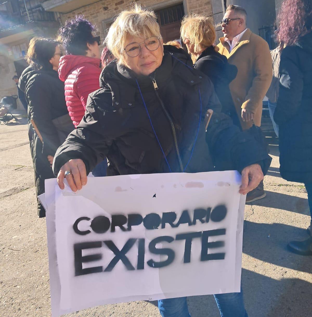 Manifestación contra el alcalde en Aldeadávila de la Ribera