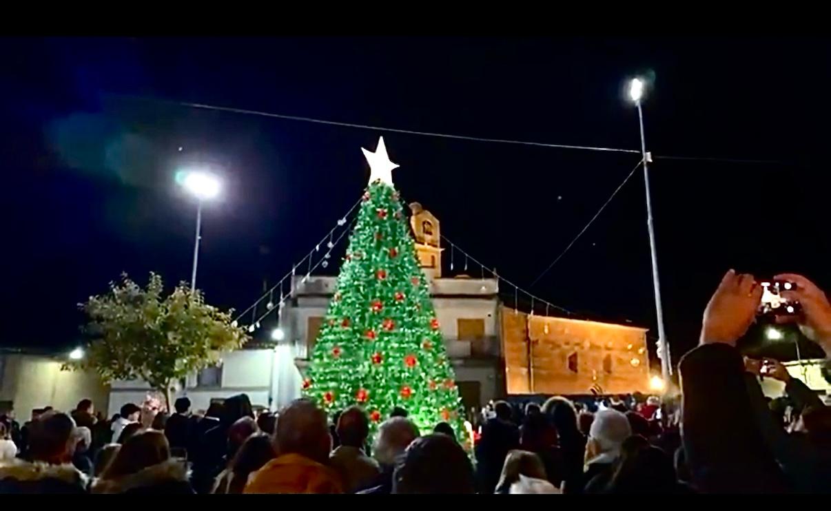 Encendido del árbol en Villoruela