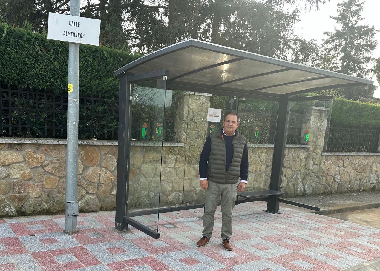 Nueva marquesina del autobús en Villamayor 