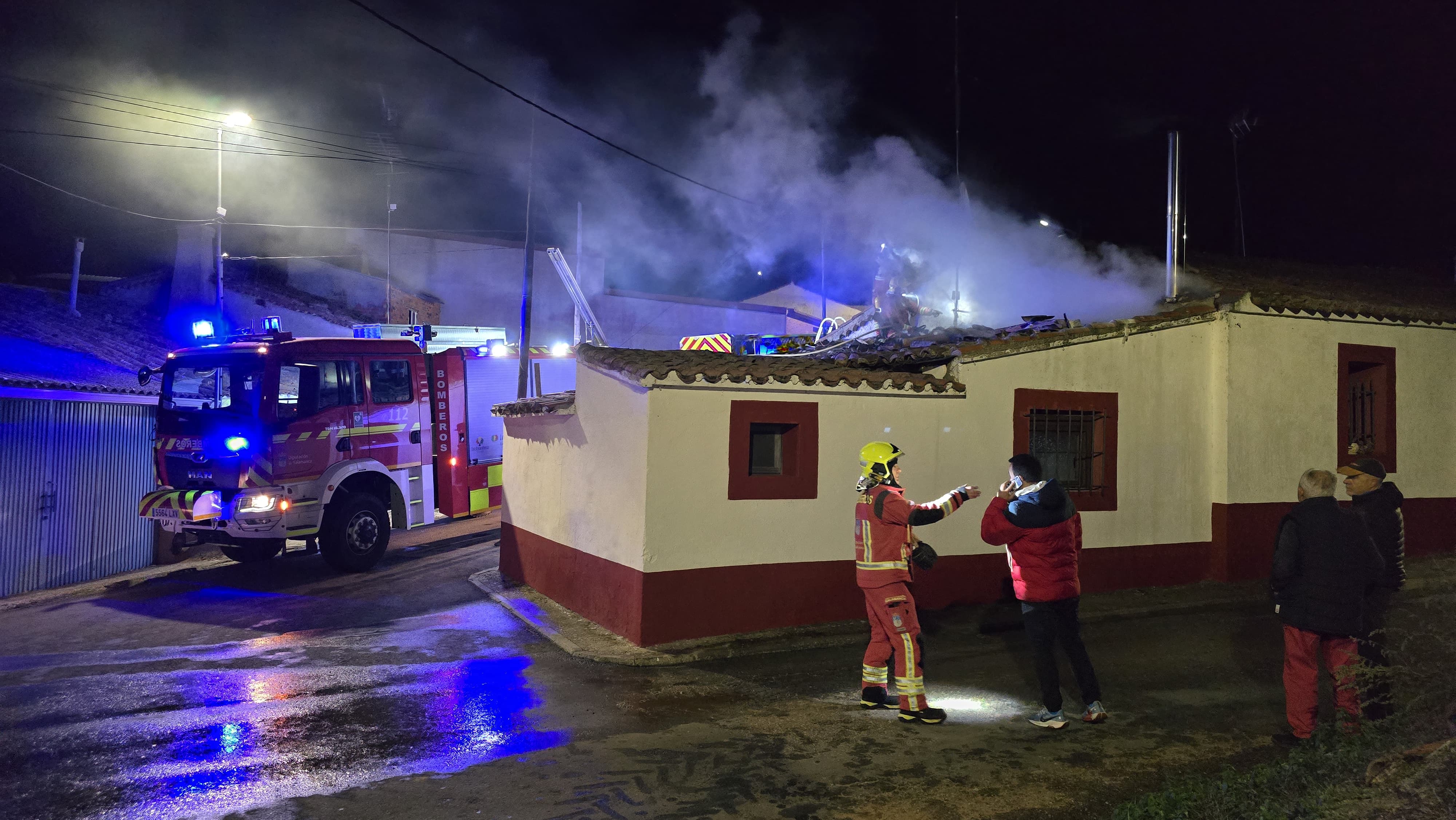 Incendio vivienda en Florida de Liébana. Fotos: Andrea M. 