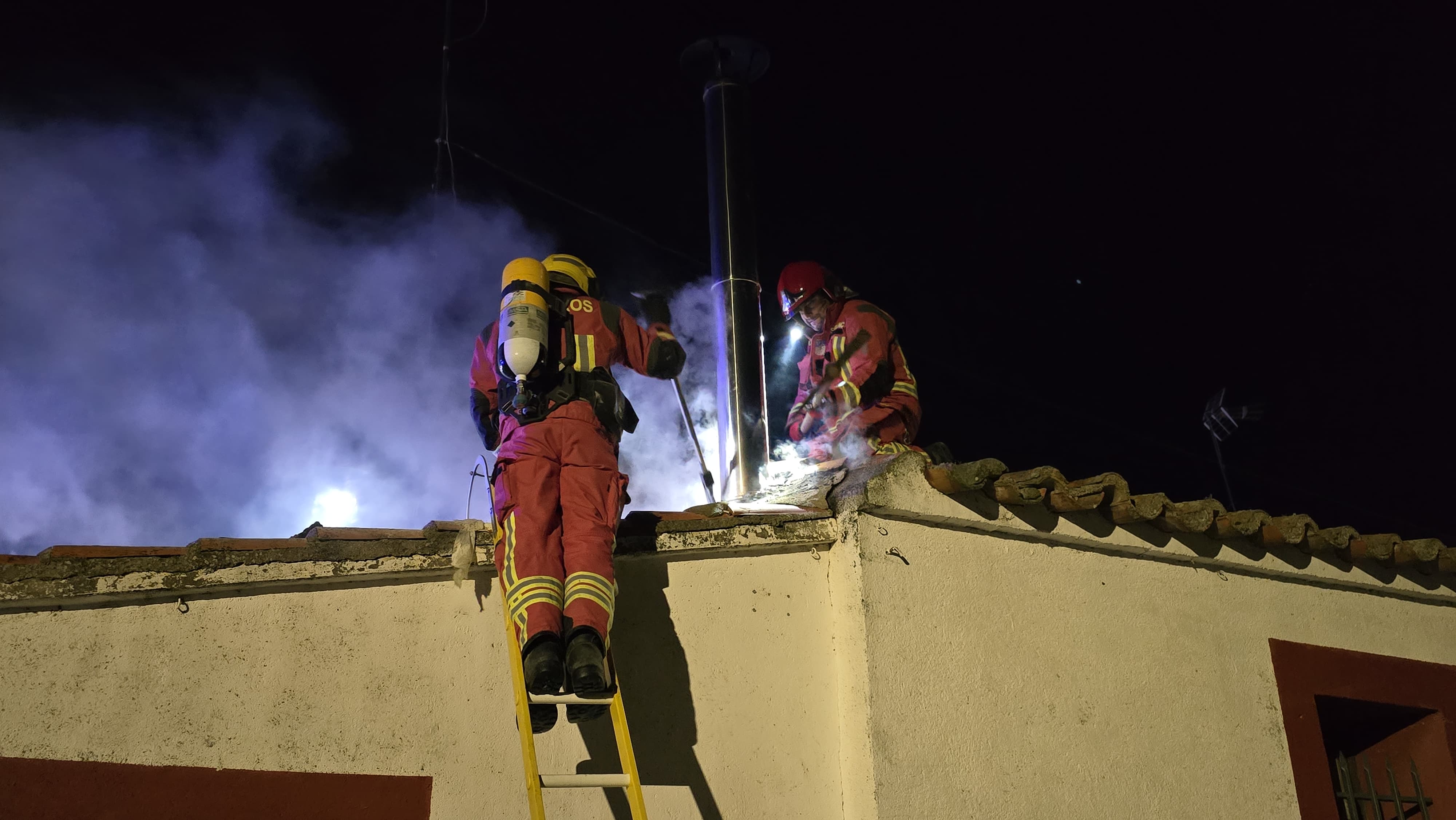 Incendio vivienda en Florida de Liébana. Fotos: Andrea M. 