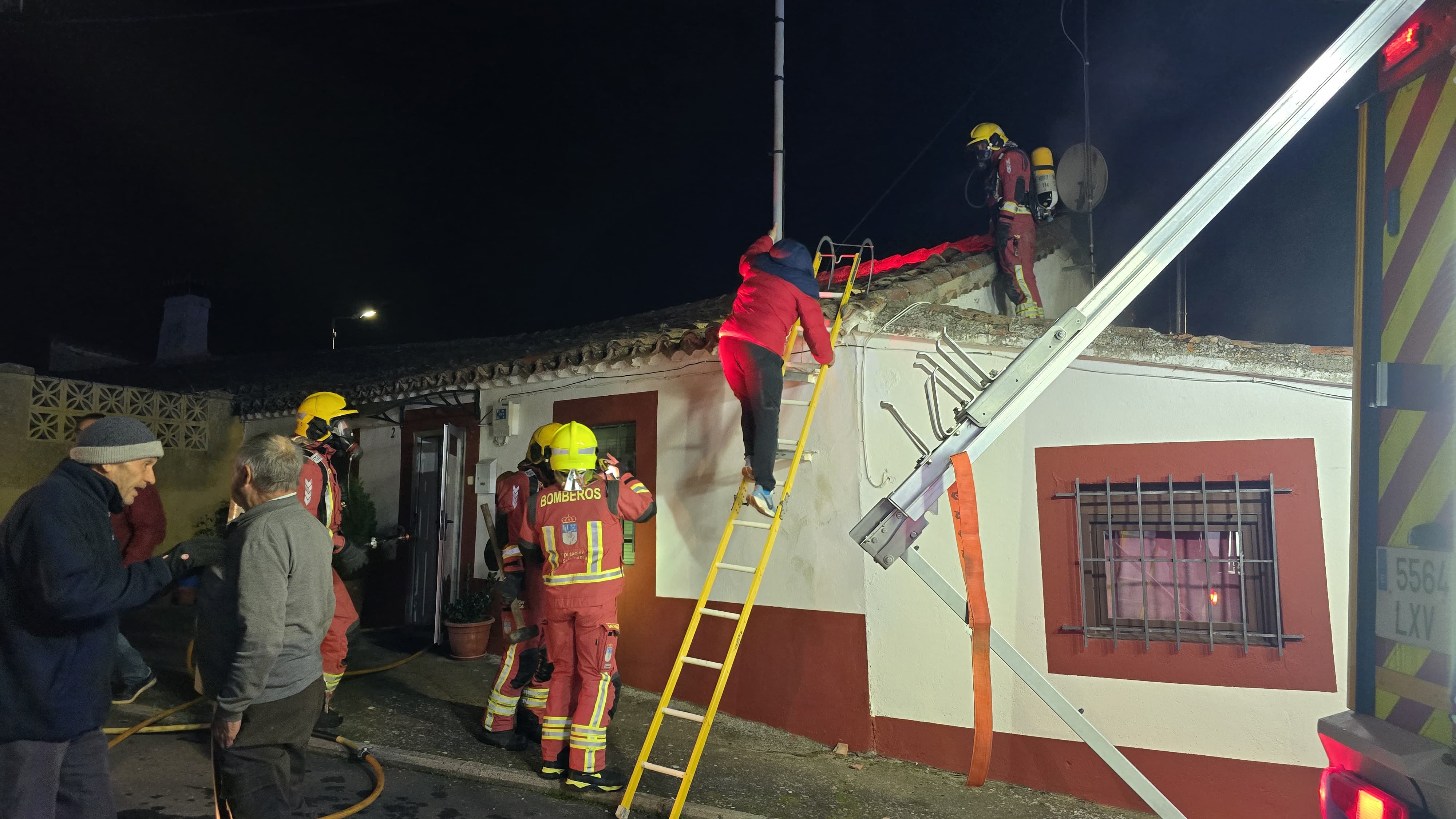 Incendio vivienda en Florida de Liébana. Fotos: Andrea M. 