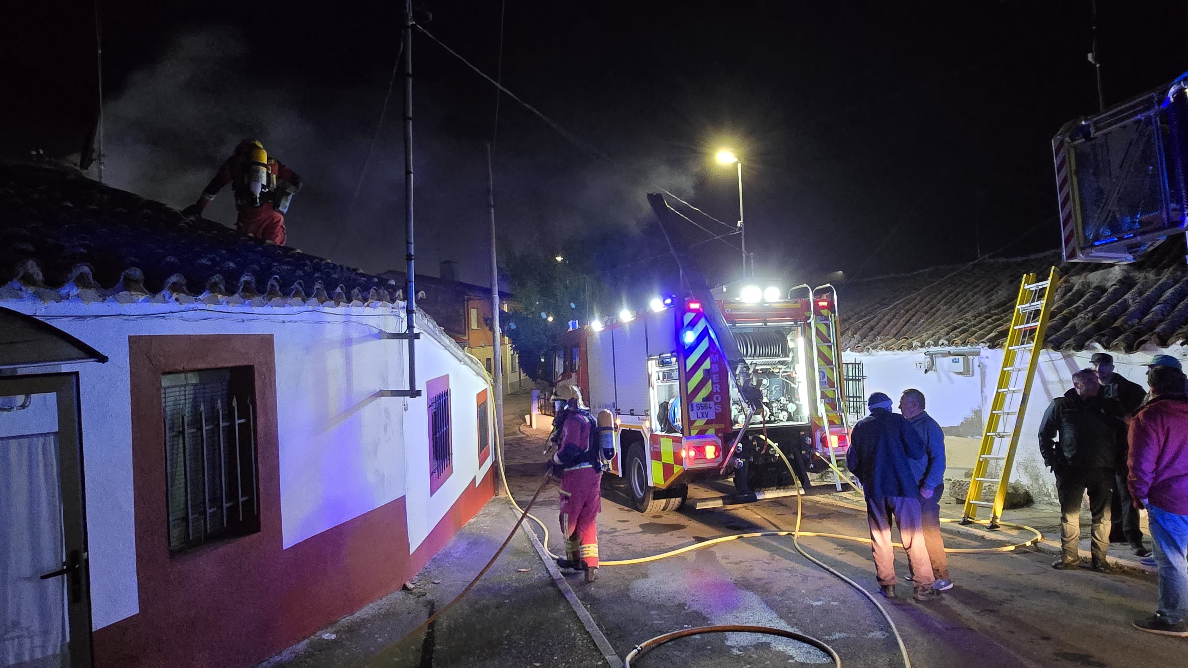 Incendio vivienda en Florida de Liébana. Fotos: Andrea M. 