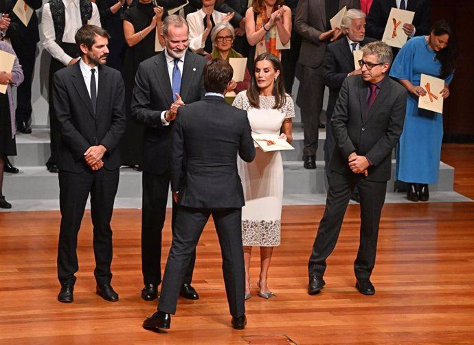 Los Reyes, Don Felipe y Doña Letizia, le entregan el Premio Nacional de Tauromaquia (2023) a Julián López Escobar “El Juli” en la gala de entrega de los premios Nacionales de Cultura 2022 y 2023. Foto José Oliva - Europa Press