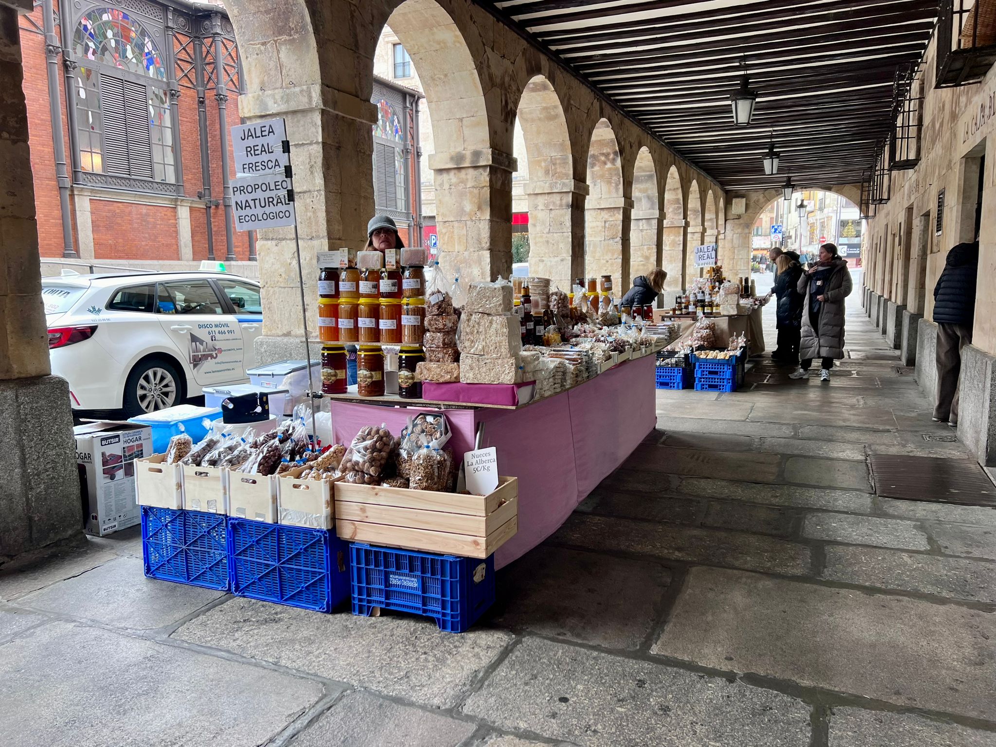 Turroneras de La Alberca en los soportales de la Plaza Mayor de Salamanca 