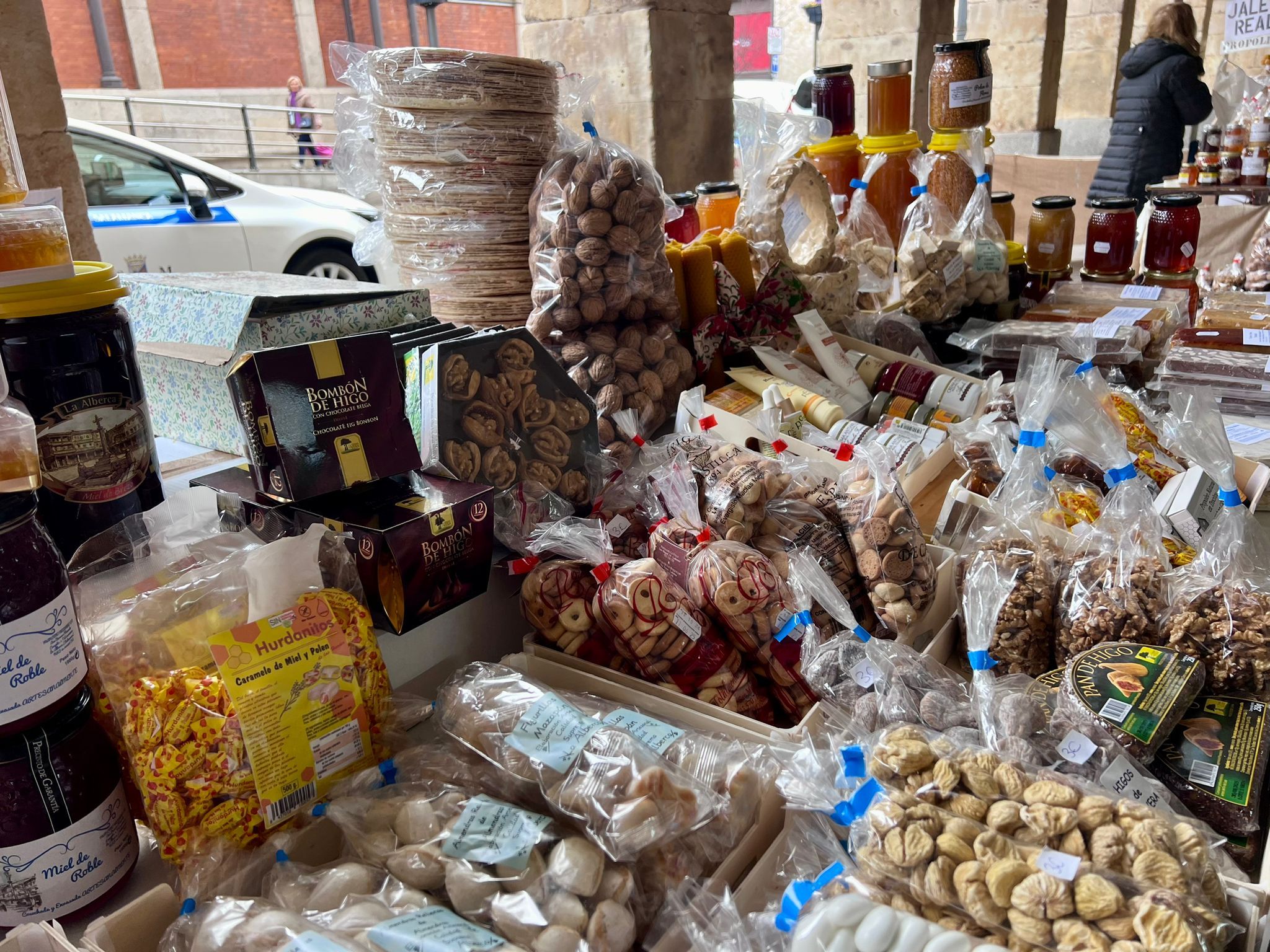 Turroneras de La Alberca en los soportales de la Plaza Mayor de Salamanca 