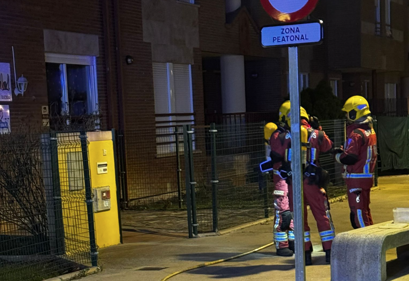 Bomberos de la Diputación de Salamanca en Villamayor de la Armuña en un incendio en la cocina de una academia