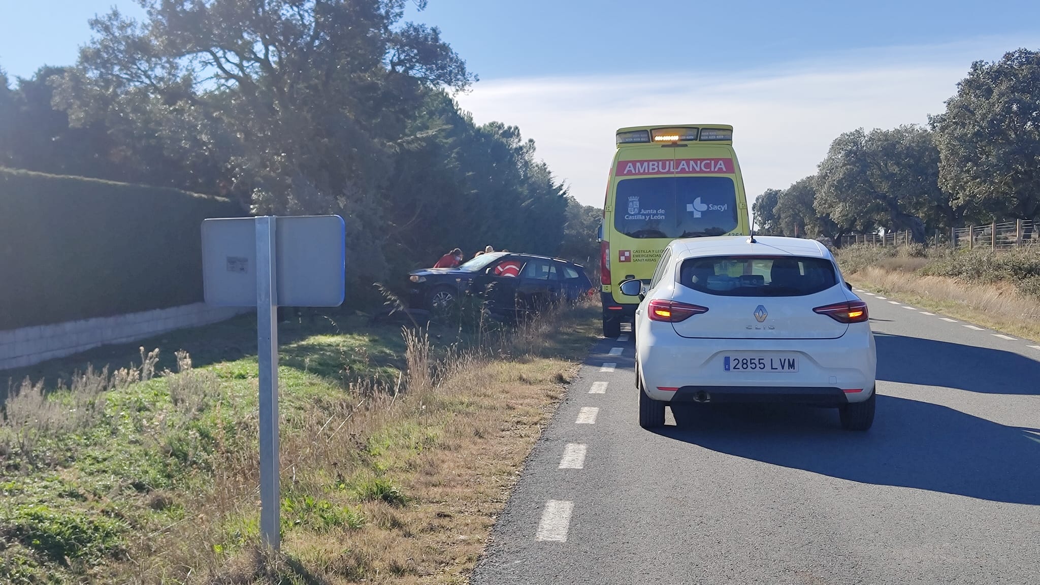 Dos heridos tras la salida de vía de un coche en Mozárbez