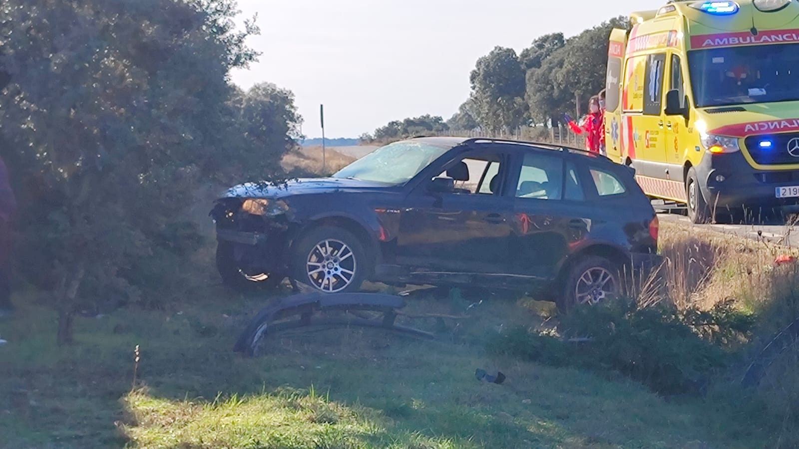 Dos heridos tras la salida de vía de un coche en Mozárbez