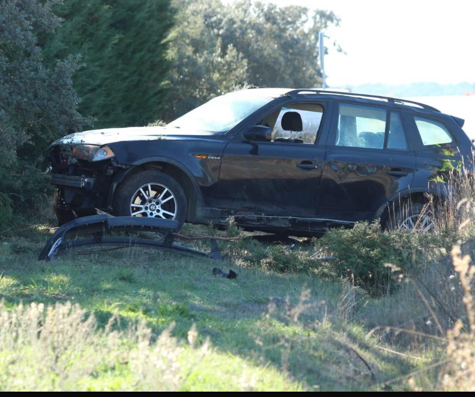 Dos heridos tras la salida de vía de un coche en Mozárbez