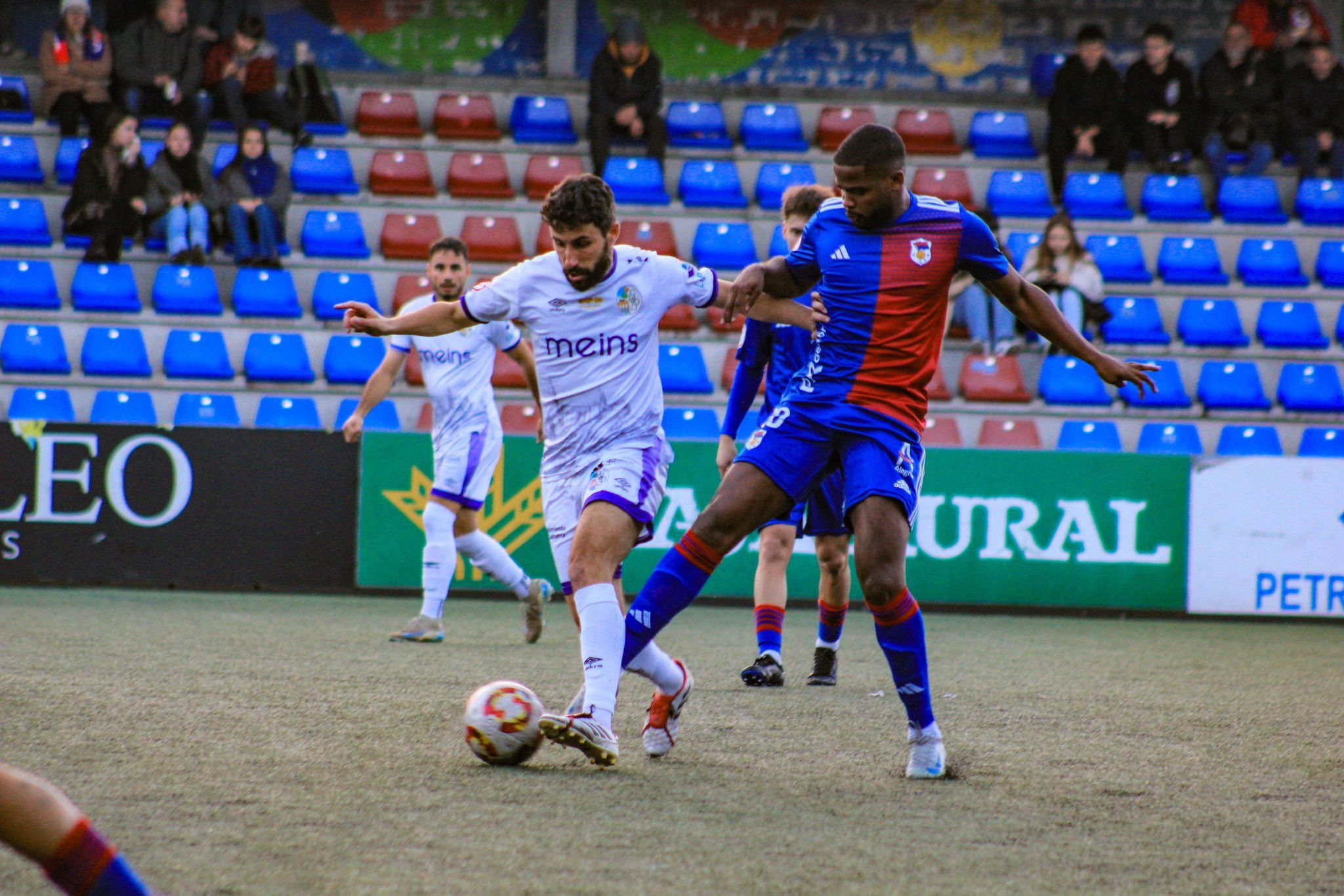 Diego Benito, en una acción contra el Langreo | FOTO SALAMANCA CF UDS