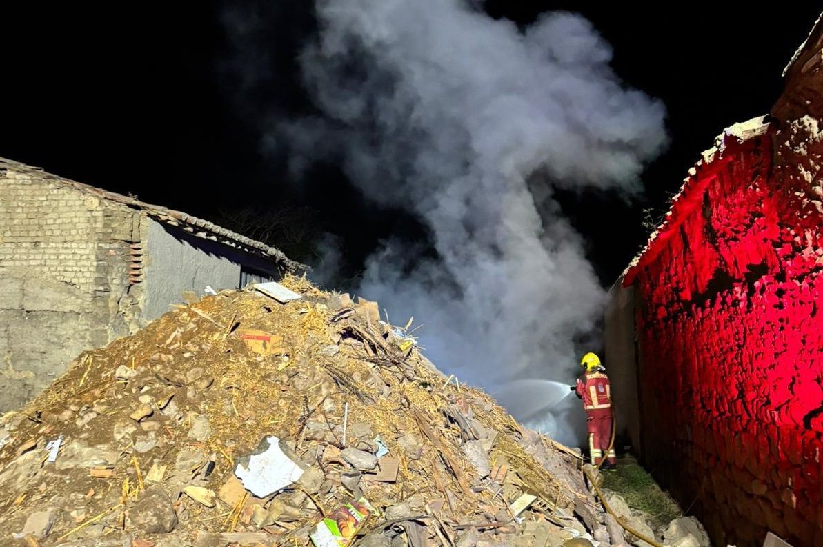 Incendio en una vivienda derruida en La Vellés. Foto Ayto. La Vellés