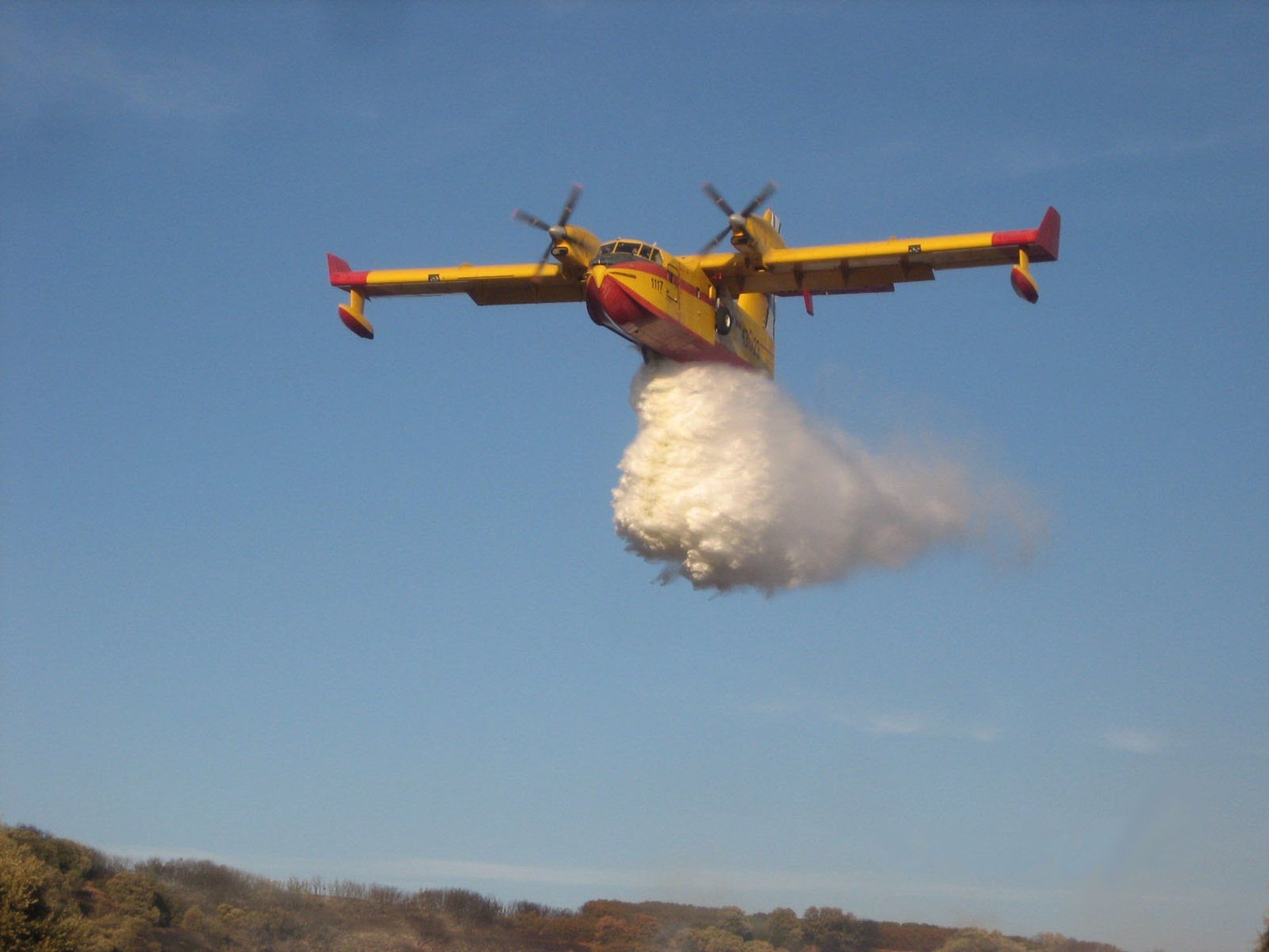 El Gobierno aprueba un servicio de apoyo en la extinción de incendios forestales por 188 millones de euros. - MITECO - Archivo