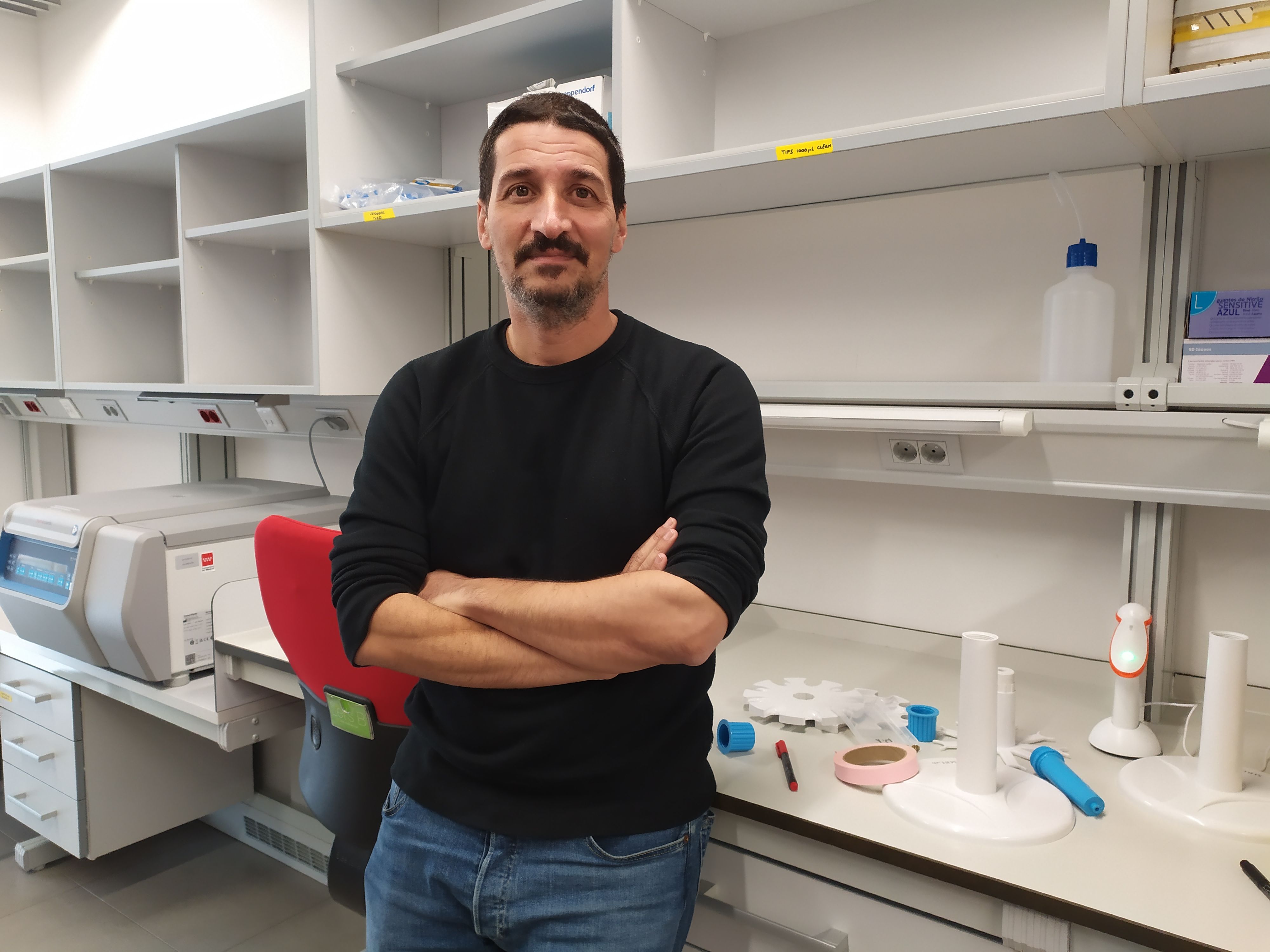 Álvaro Sánchez, en el laboratorio del IBFG