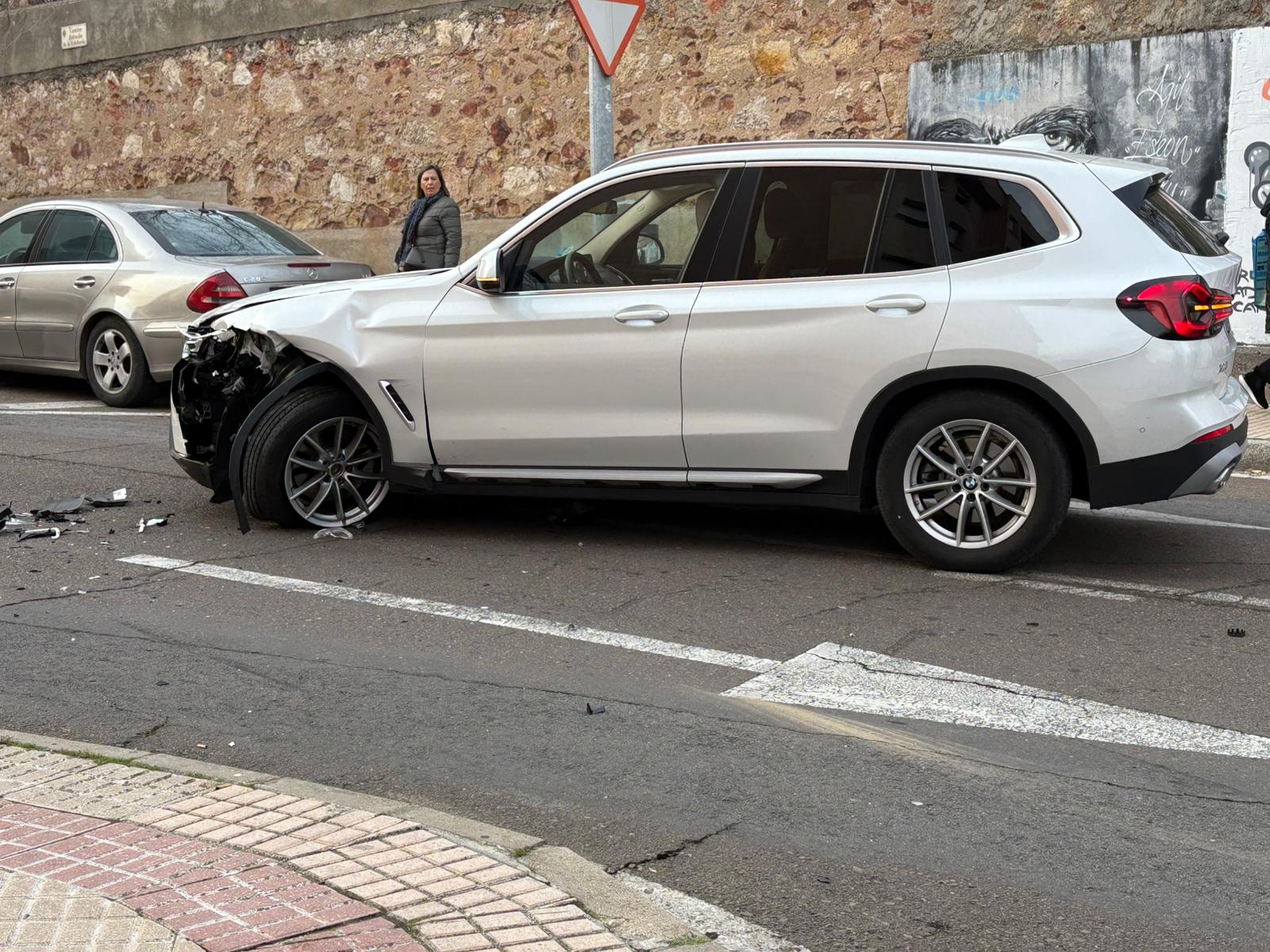 Un accidente entre dos turismos se salda sin heridos en la calle Alegría