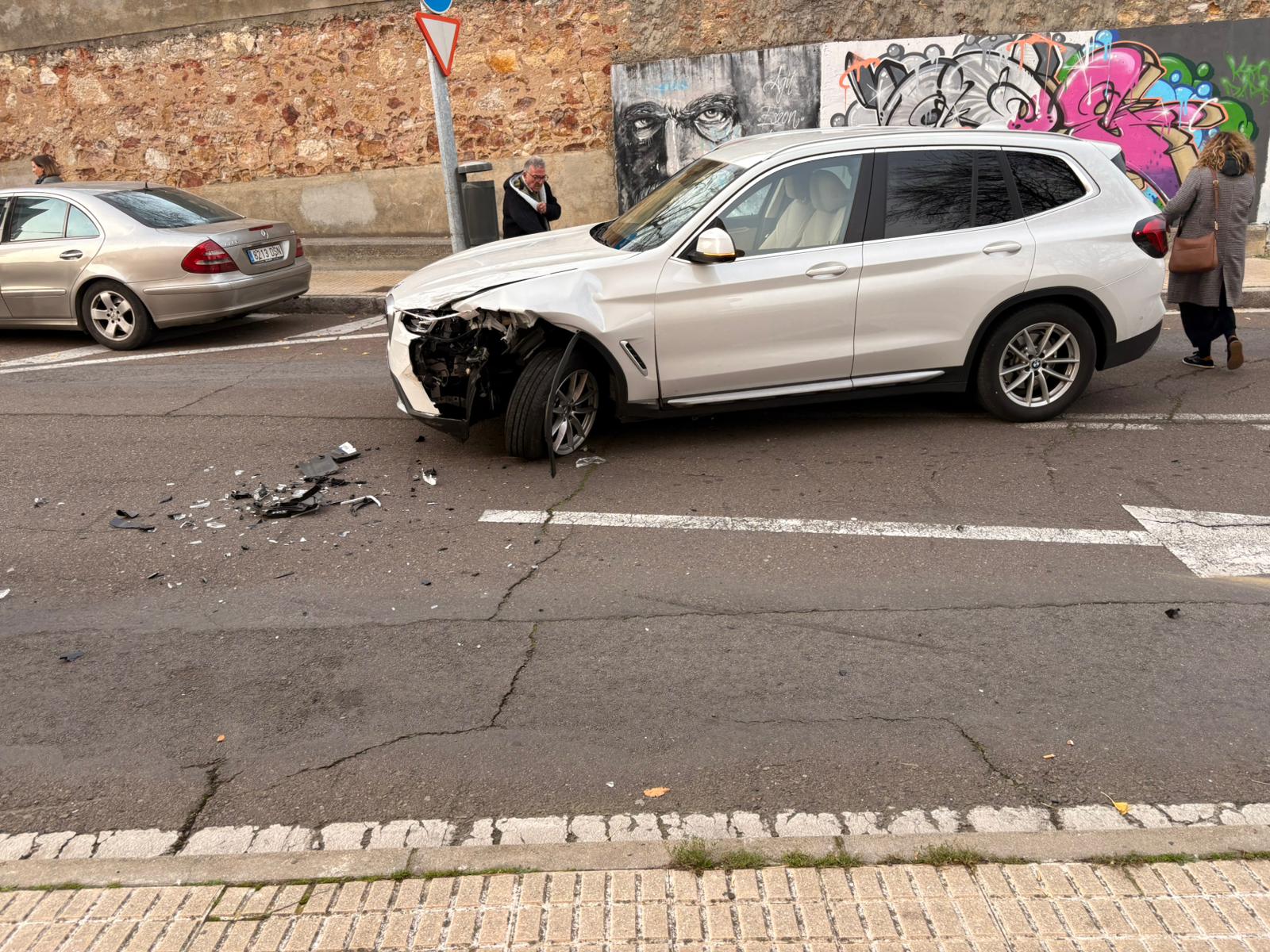 Un accidente entre dos turismos se salda sin heridos en la calle Alegría