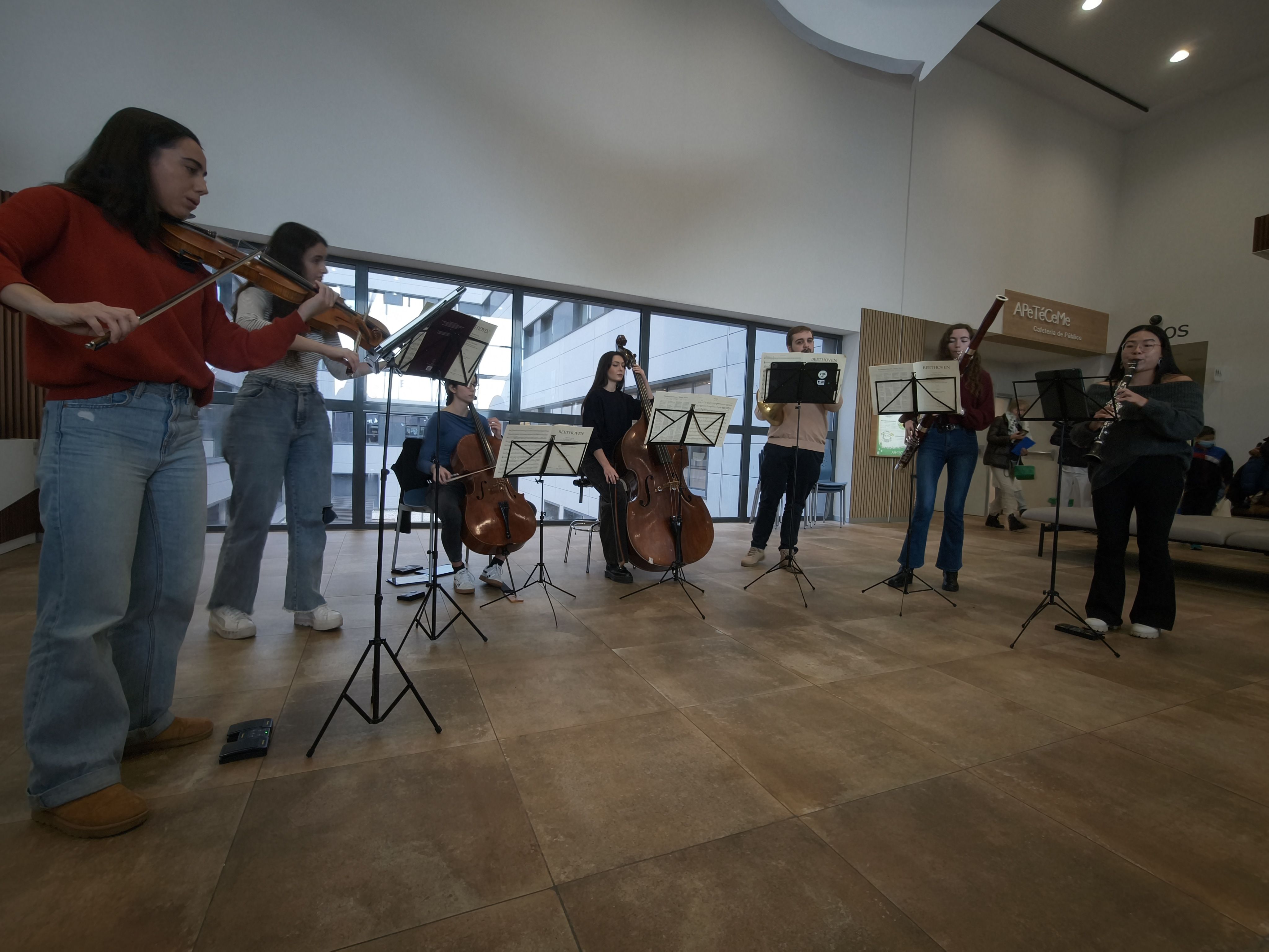 El CAUSA acoge un concierto de temática navideña, en esta ocasión enmarcado dentro del ciclo ‘Encuentro de Invierno 2024: Música de Cámara y Voluntariado’ de la Orquesta Sinfónica de Castilla y León Joven