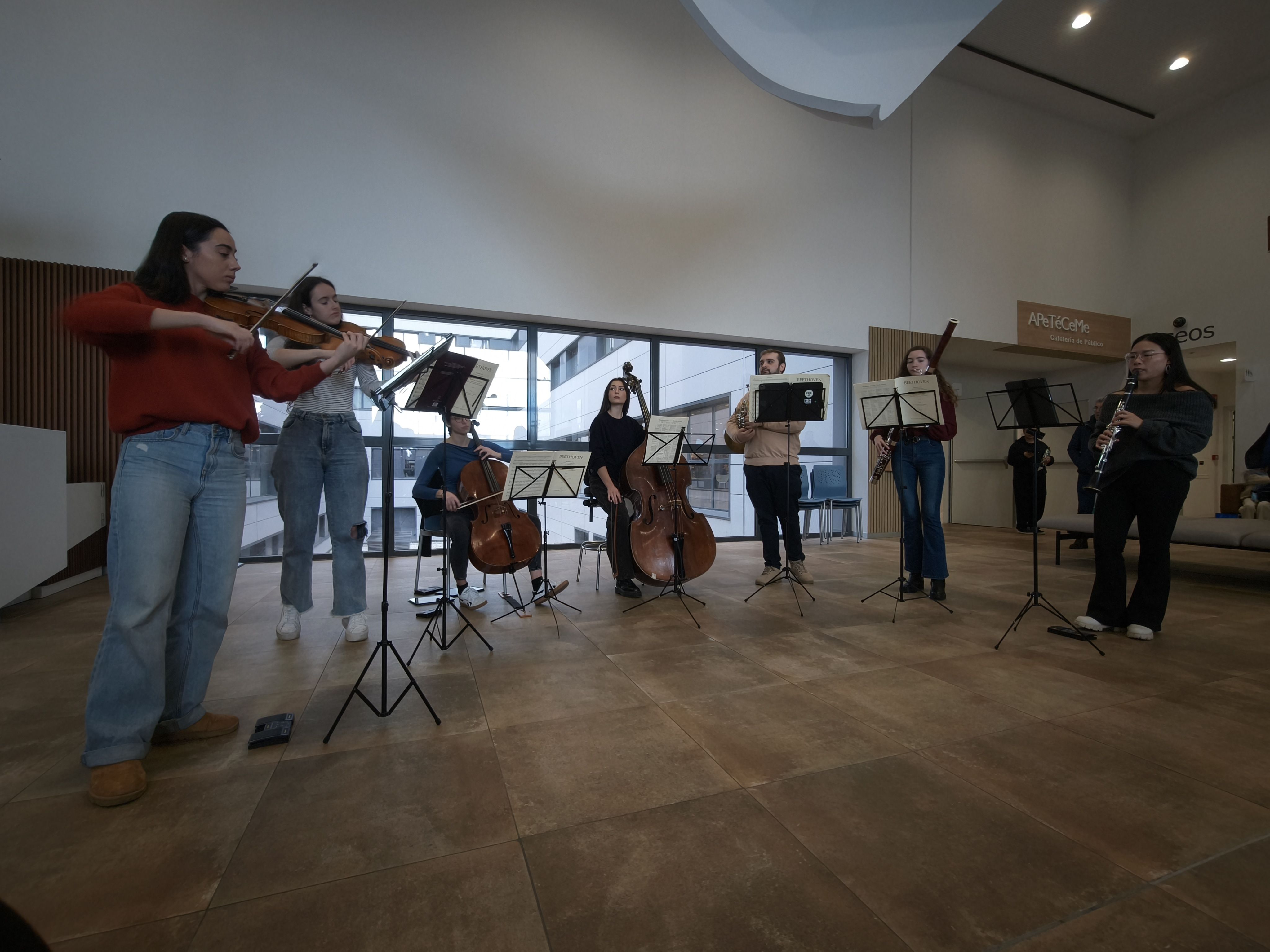 El CAUSA acoge un concierto de temática navideña, en esta ocasión enmarcado dentro del ciclo ‘Encuentro de Invierno 2024: Música de Cámara y Voluntariado’ de la Orquesta Sinfónica de Castilla y León Joven