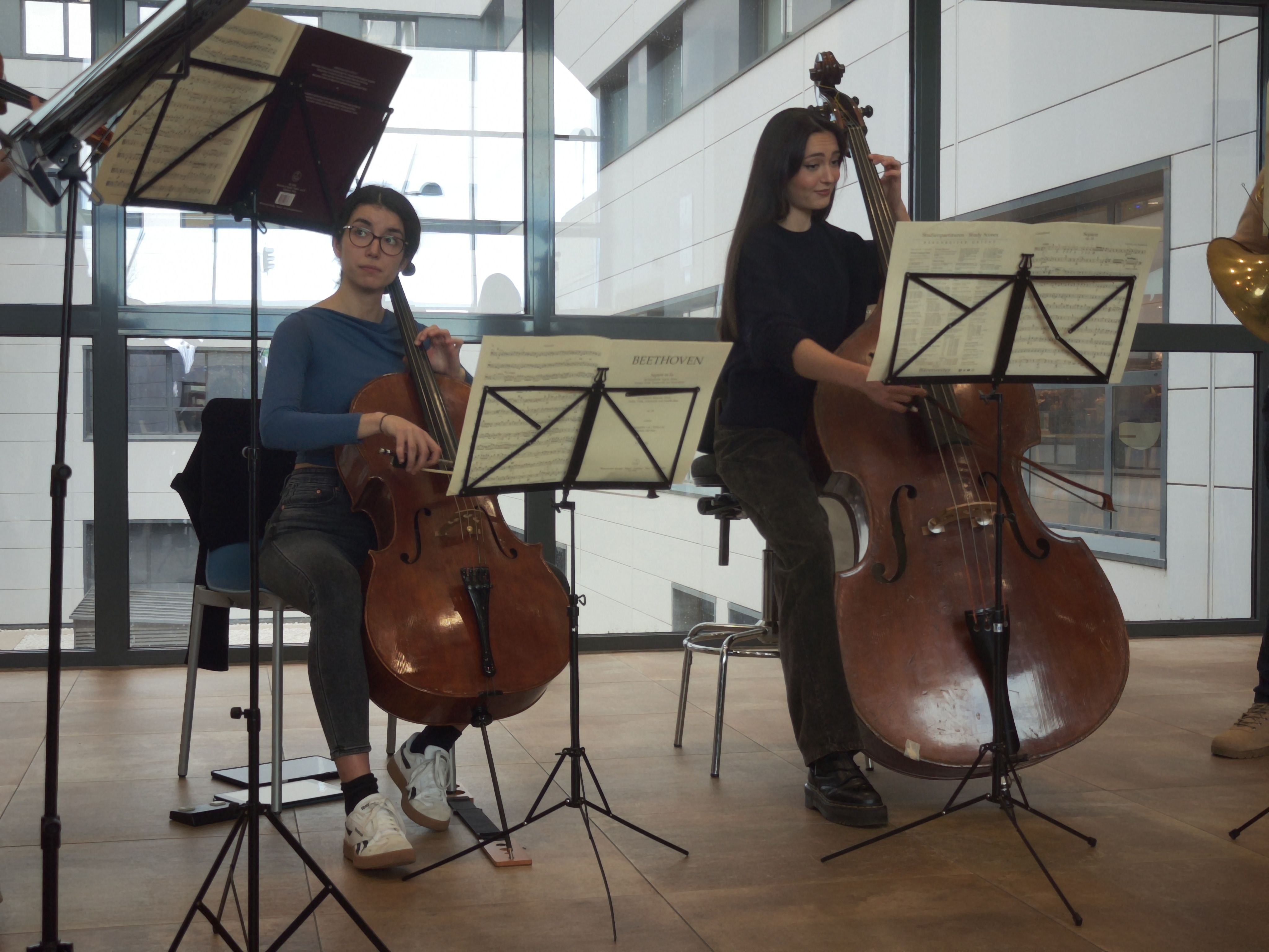 El CAUSA acoge un concierto de temática navideña, en esta ocasión enmarcado dentro del ciclo ‘Encuentro de Invierno 2024: Música de Cámara y Voluntariado’ de la Orquesta Sinfónica de Castilla y León Joven