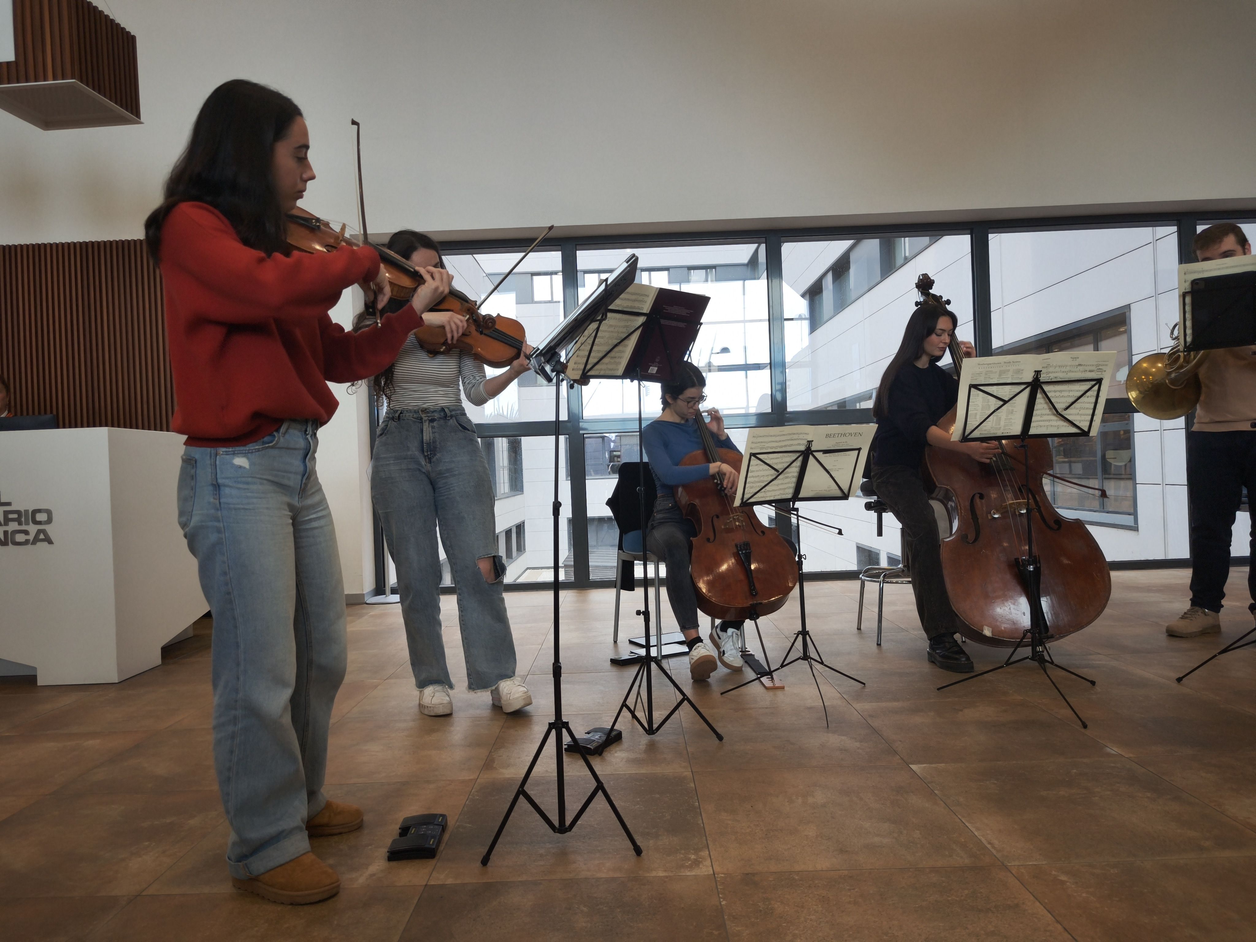 El CAUSA acoge un concierto de temática navideña, en esta ocasión enmarcado dentro del ciclo ‘Encuentro de Invierno 2024: Música de Cámara y Voluntariado’ de la Orquesta Sinfónica de Castilla y León Joven