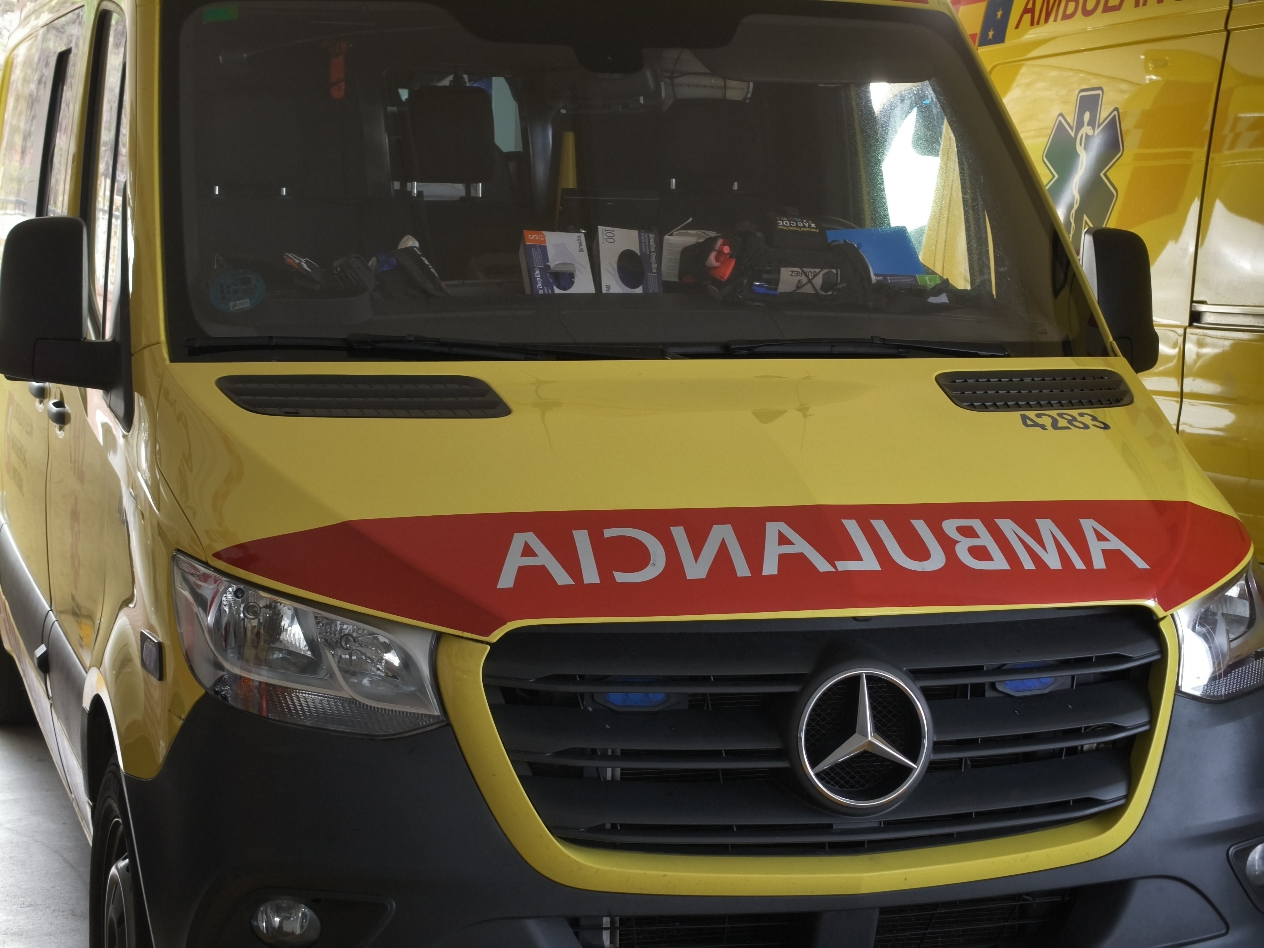 Ambulancias y ambulancia en el hospital de Salamanca. Archivo.