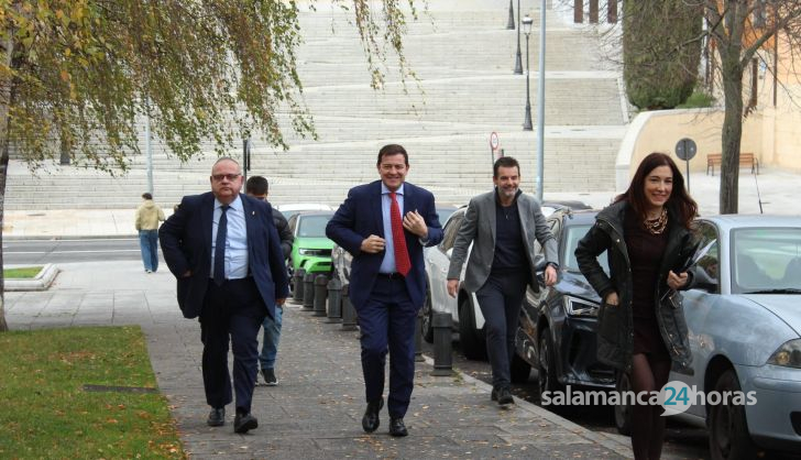 GALERÍA | Gritos de protesta del personal sanitario de Salamanca a Mañueco y al consejero de Sanidad