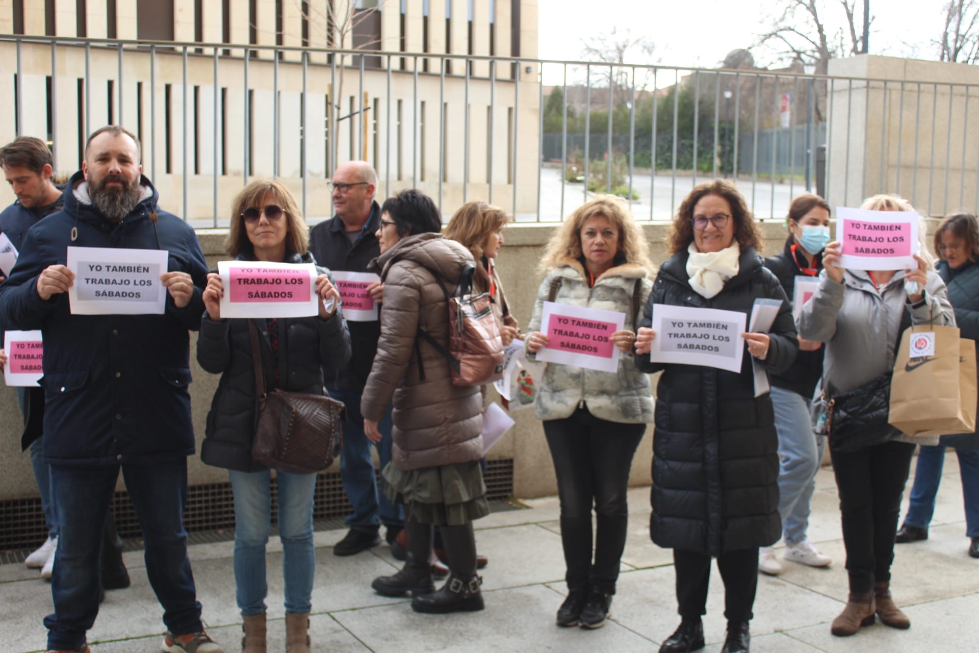 GALERÍA | Gritos de protesta del personal sanitario de Salamanca a Mañueco y al consejero de Sanidad