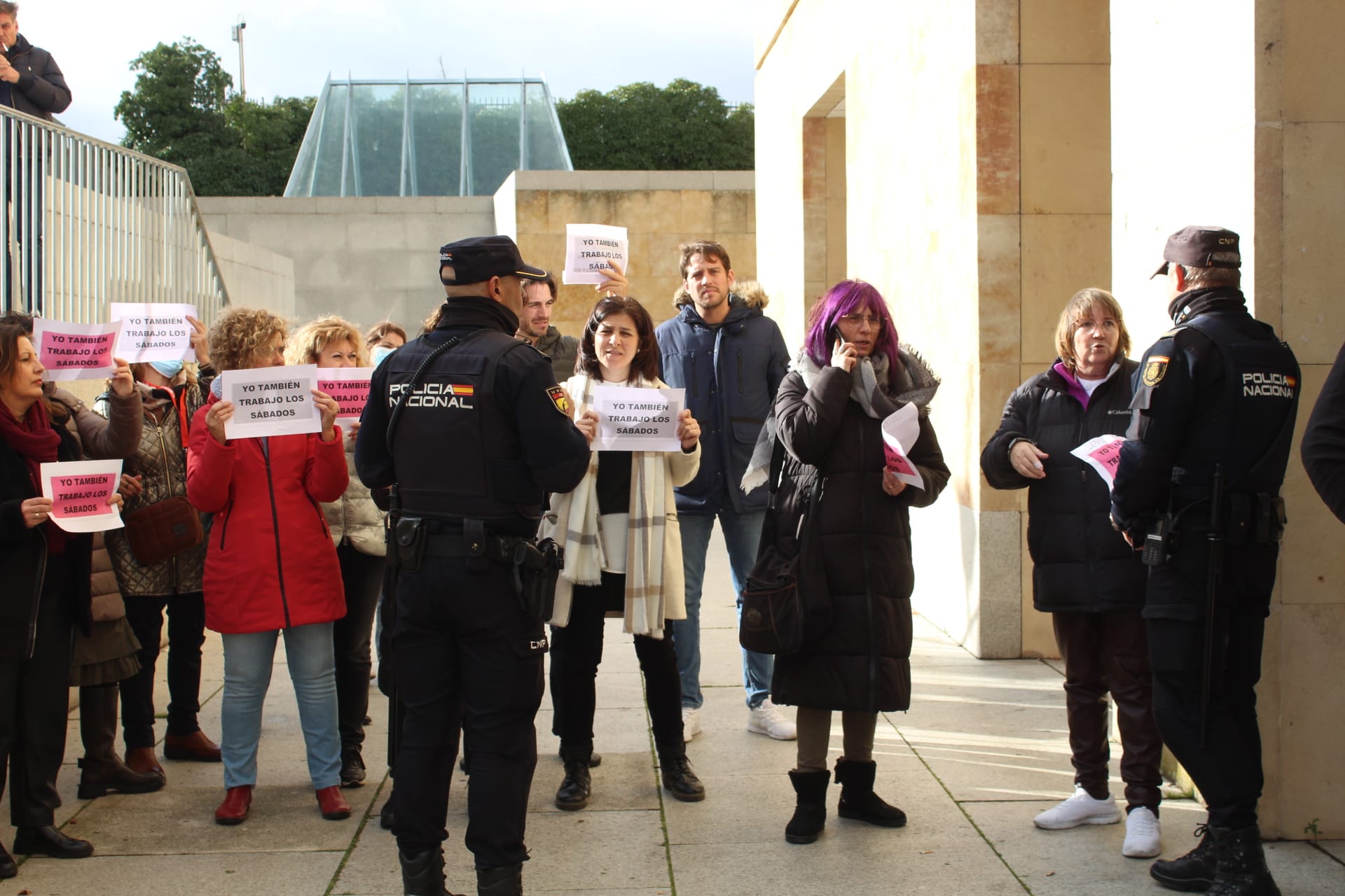 GALERÍA | Gritos de protesta del personal sanitario de Salamanca a Mañueco y al consejero de Sanidad