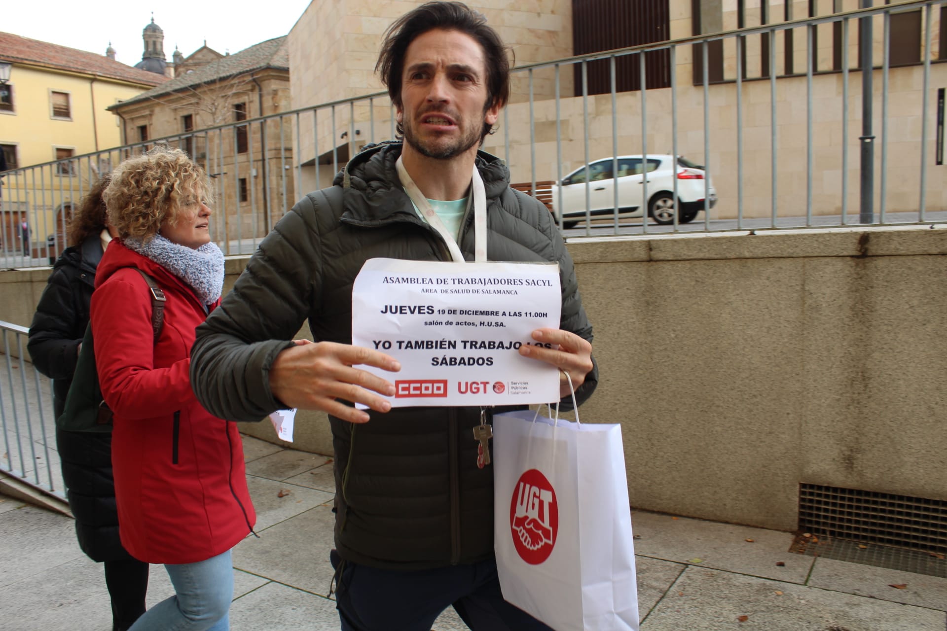 GALERÍA | Gritos de protesta del personal sanitario de Salamanca a Mañueco y al consejero de Sanidad