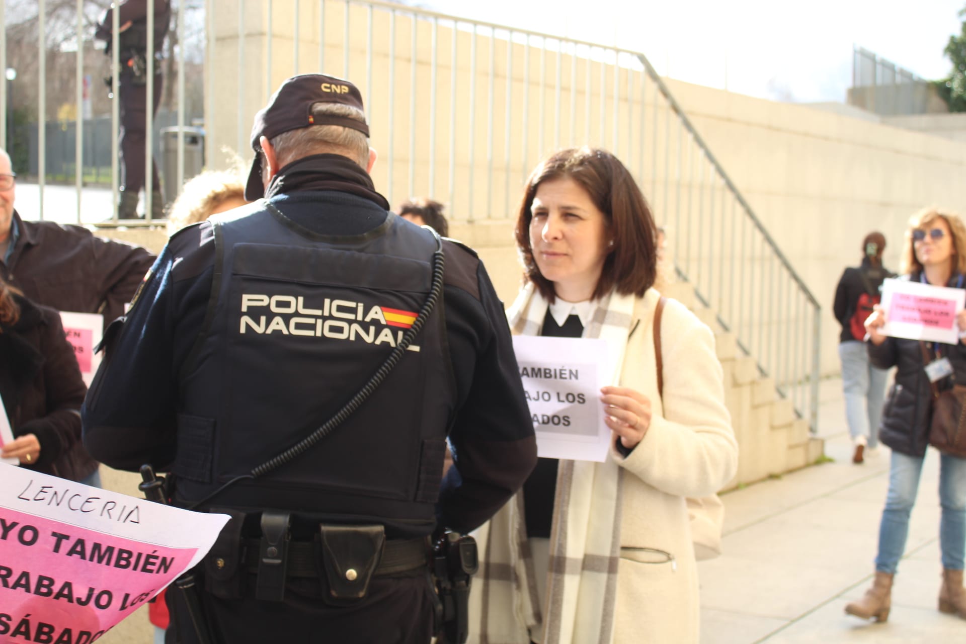 GALERÍA | Gritos de protesta del personal sanitario de Salamanca a Mañueco y al consejero de Sanidad