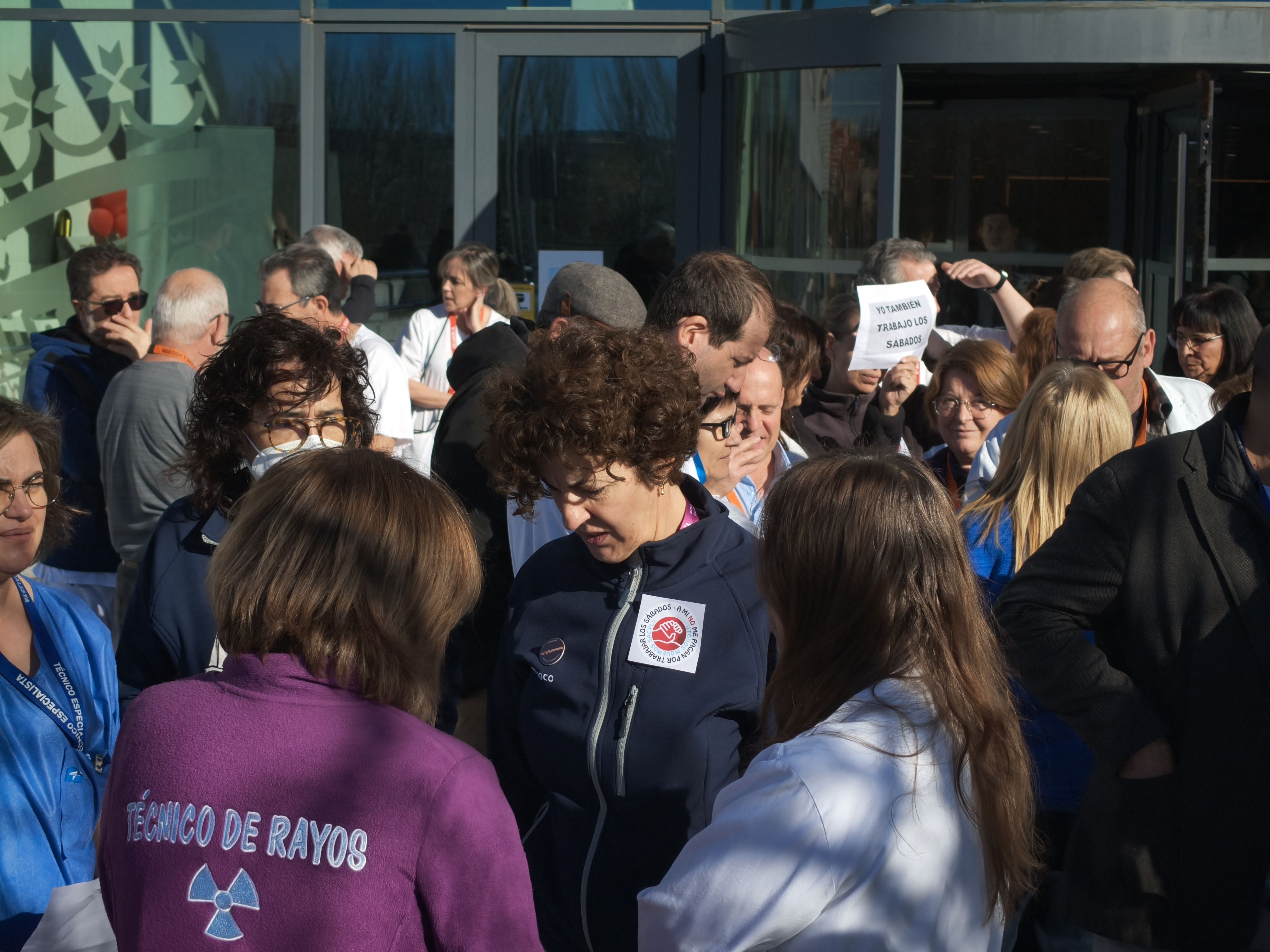 Concentración de personal no sanitario en el hospital de Salamanca