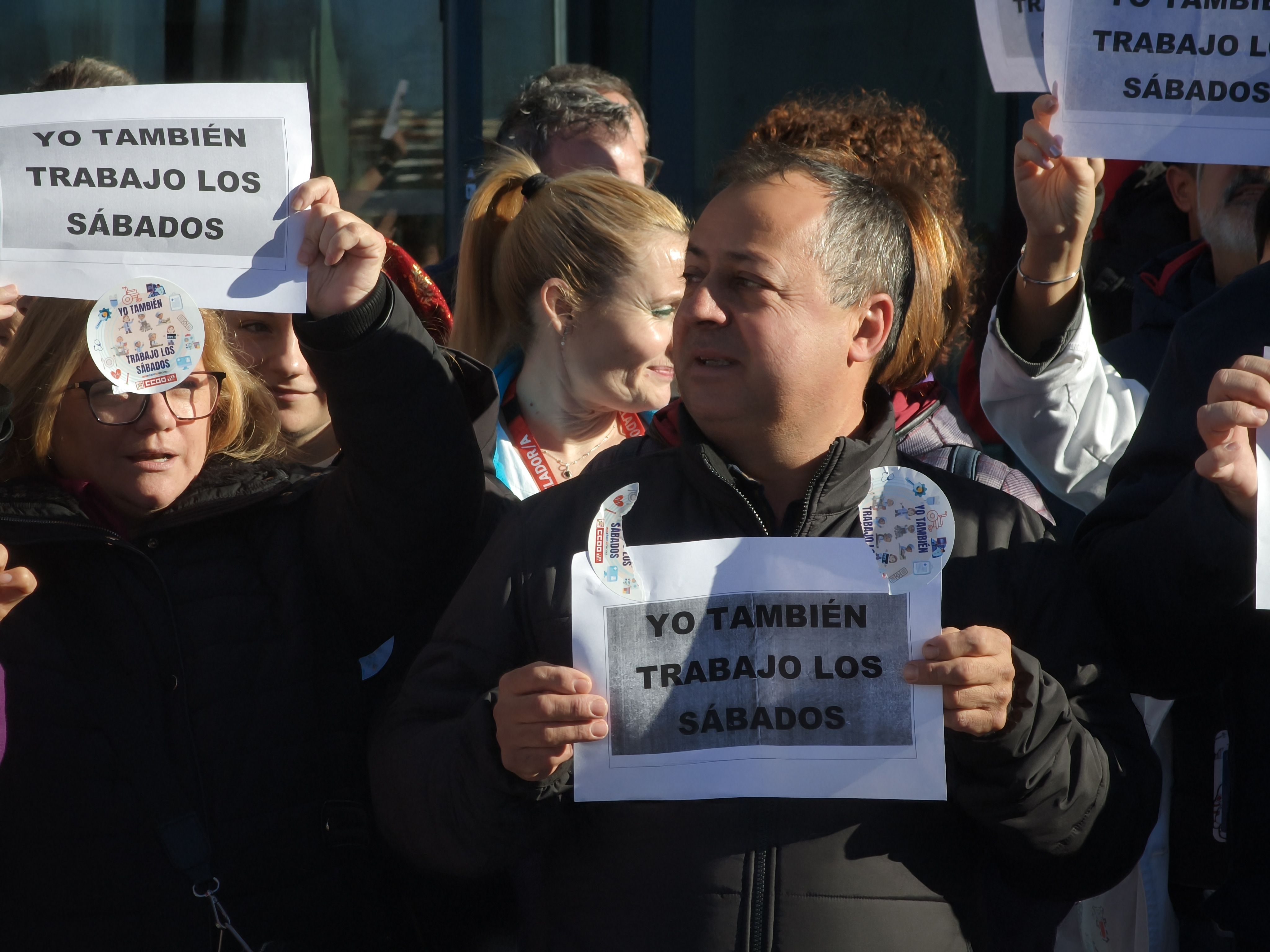 Concentración de personal no sanitario en el hospital de Salamanca