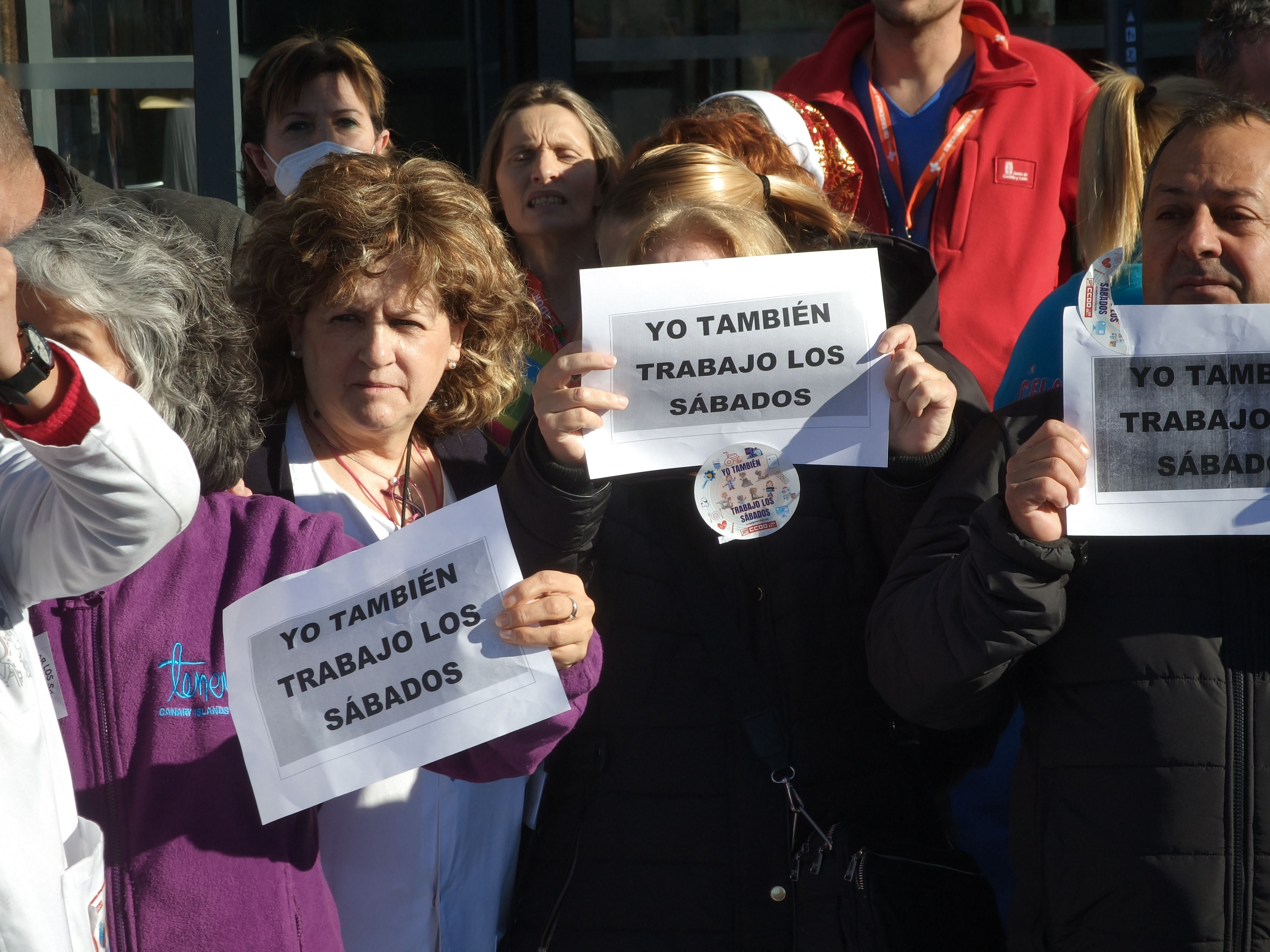 Concentración de personal no sanitario en el hospital de Salamanca