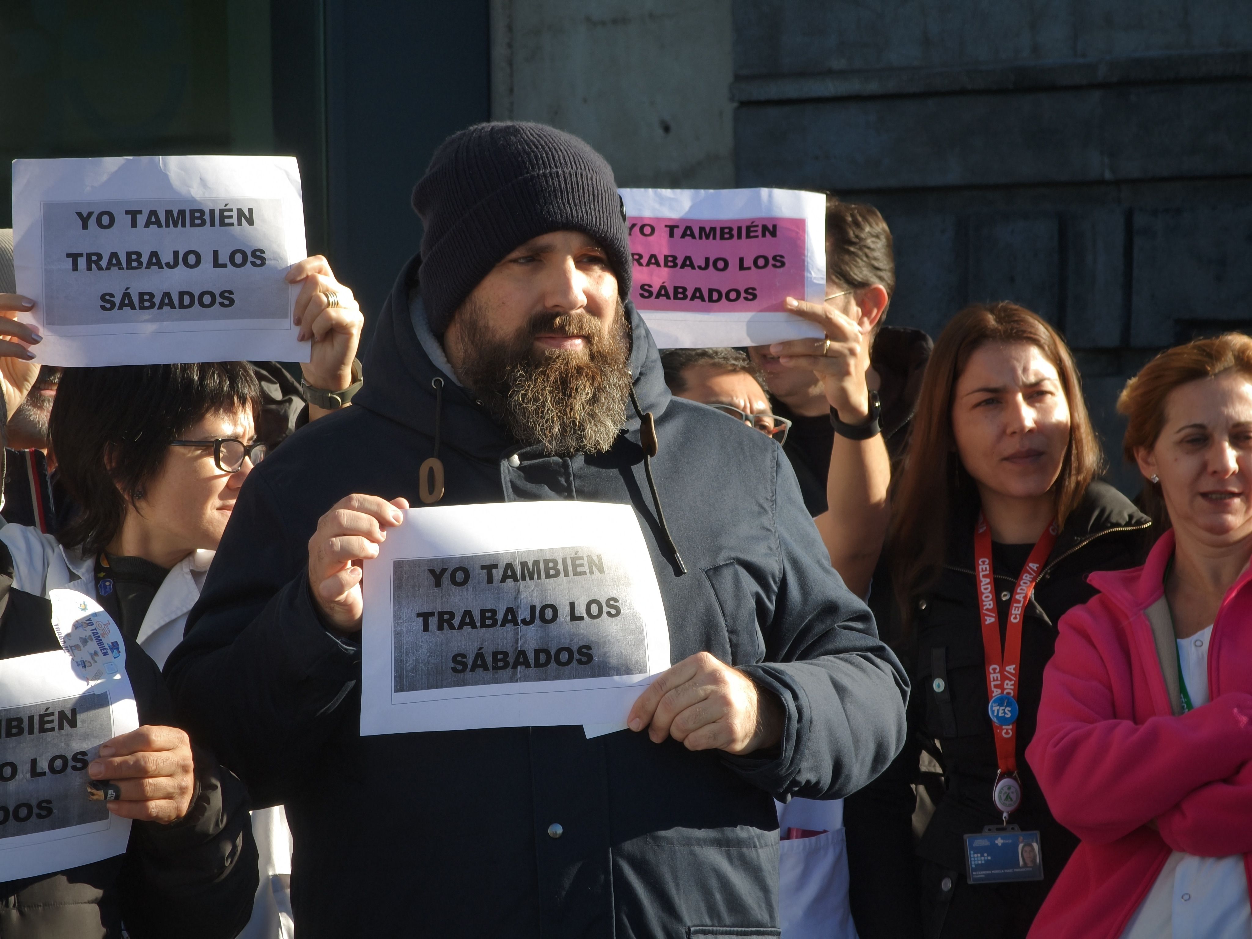 Concentración de personal no sanitario en el hospital de Salamanca